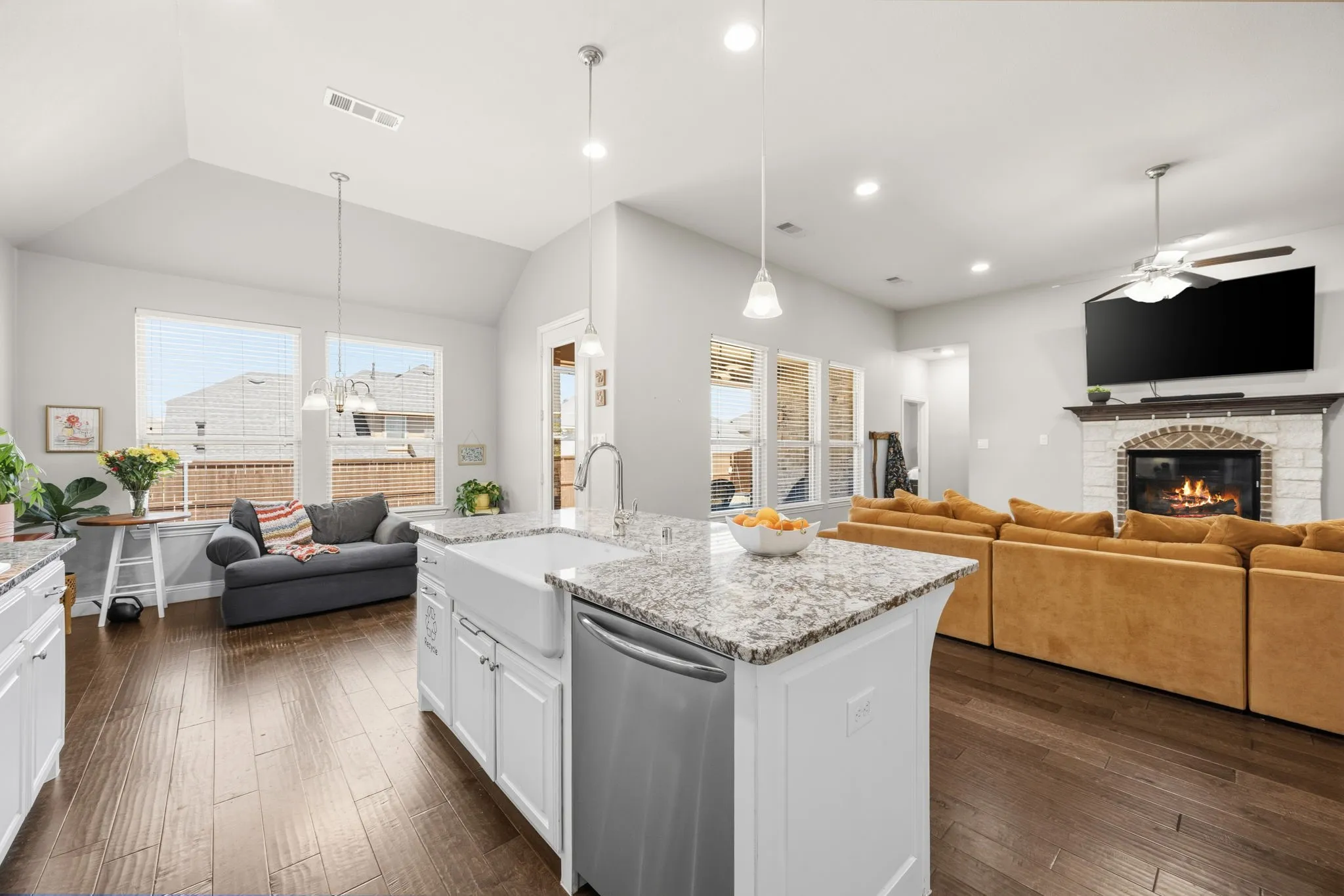 Single Family Residence For Sale in Denton County , 9901 Trinity Drive, Little Elm, Texas 75068, 4 Bedroom, 4 Bathroom, 3 Garage spaces, 2,803 Sqft, built in 2016, mls#21377540, Real Estate Agent in Little Elm, Homes For Sale in Denton county, Homes For Sale in Little Elm, Realtor in Little Elm Texas, Real Estate Brokerage Independent Realty Texas, Luminita Cordes Realtor