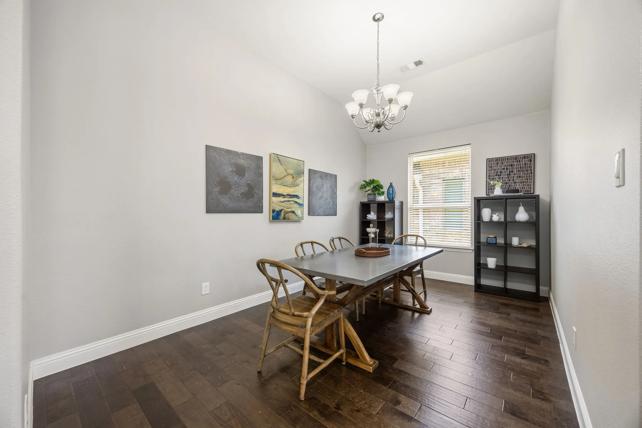 Single Family Residence For Sale in Denton County , 9901 Trinity Drive, Little Elm, Texas 75068, 4 Bedroom, 4 Bathroom, 3 Garage spaces, 2,803 Sqft, built in 2016, mls#21377540, Real Estate Agent in Little Elm, Homes For Sale in Denton county, Homes For Sale in Little Elm, Realtor in Little Elm Texas, Real Estate Brokerage Independent Realty Texas, Luminita Cordes Realtor