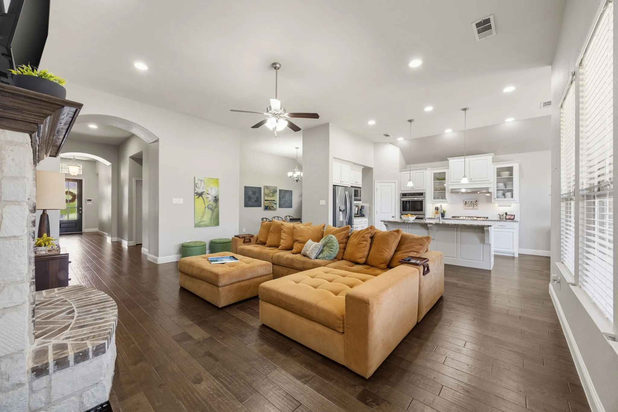Single Family Residence For Sale in Denton County , 9901 Trinity Drive, Little Elm, Texas 75068, 4 Bedroom, 4 Bathroom, 3 Garage spaces, 2,803 Sqft, built in 2016, mls#21377540, Real Estate Agent in Little Elm, Homes For Sale in Denton county, Homes For Sale in Little Elm, Realtor in Little Elm Texas, Real Estate Brokerage Independent Realty Texas, Luminita Cordes Realtor
