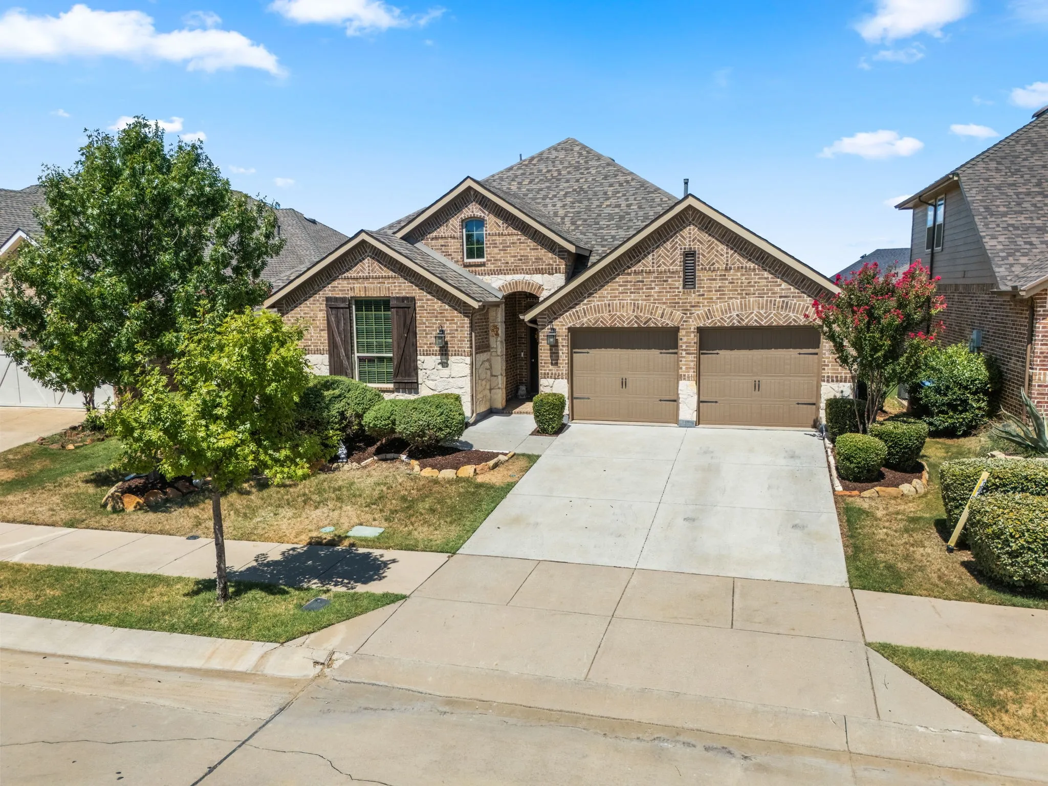 Single Family Residence For Sale in Denton County , 9901 Trinity Drive, Little Elm, Texas 75068, 4 Bedroom, 4 Bathroom, 3 Garage spaces, 2,803 Sqft, built in 2016, mls#21377540, Real Estate Agent in Little Elm, Homes For Sale in Denton county, Homes For Sale in Little Elm, Realtor in Little Elm Texas, Real Estate Brokerage Independent Realty Texas, Luminita Cordes Realtor