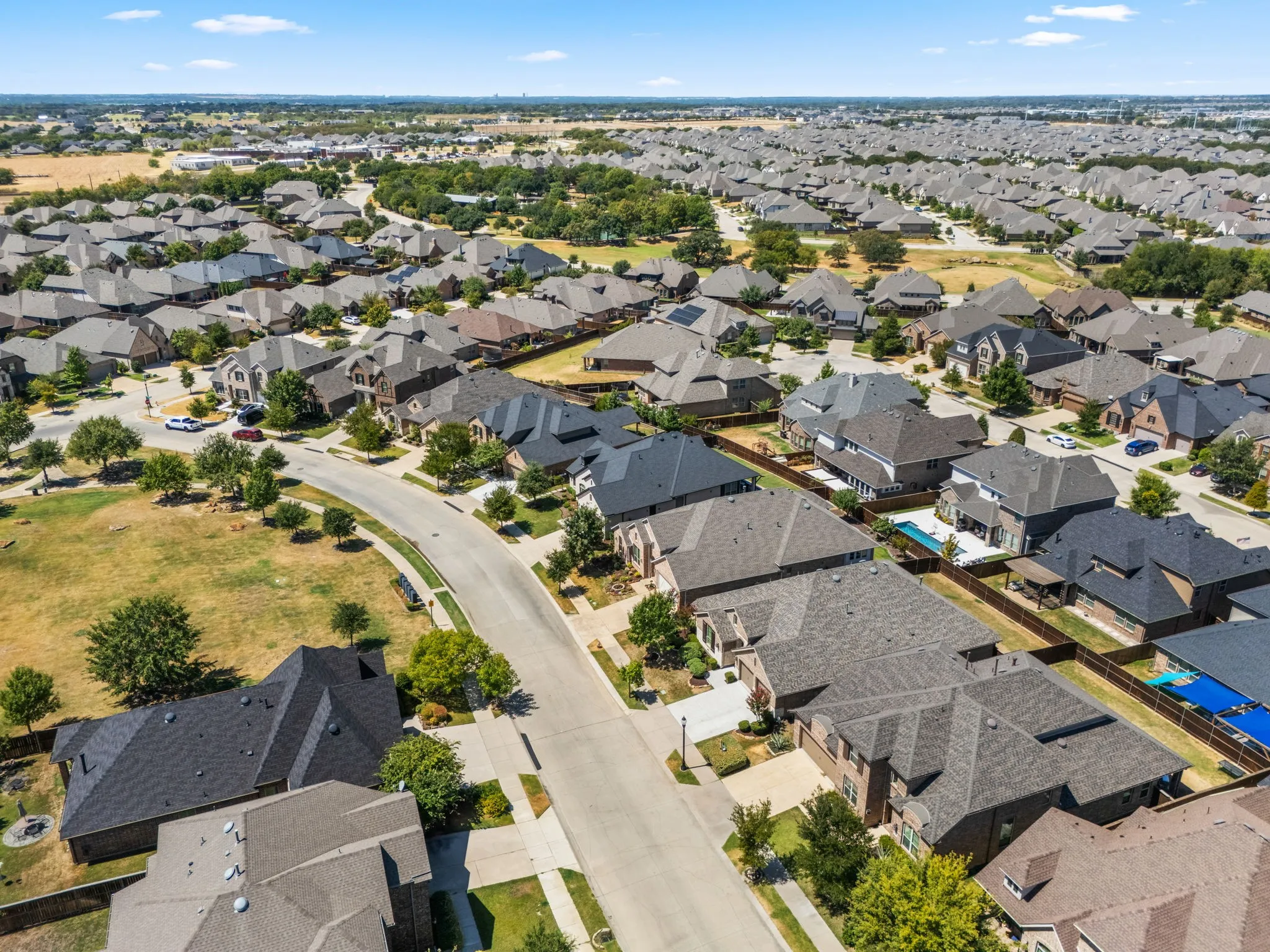 Single Family Residence For Sale in Denton County , 9901 Trinity Drive, Little Elm, Texas 75068, 4 Bedroom, 4 Bathroom, 3 Garage spaces, 2,803 Sqft, built in 2016, mls#21377540, Real Estate Agent in Little Elm, Homes For Sale in Denton county, Homes For Sale in Little Elm, Realtor in Little Elm Texas, Real Estate Brokerage Independent Realty Texas, Luminita Cordes Realtor