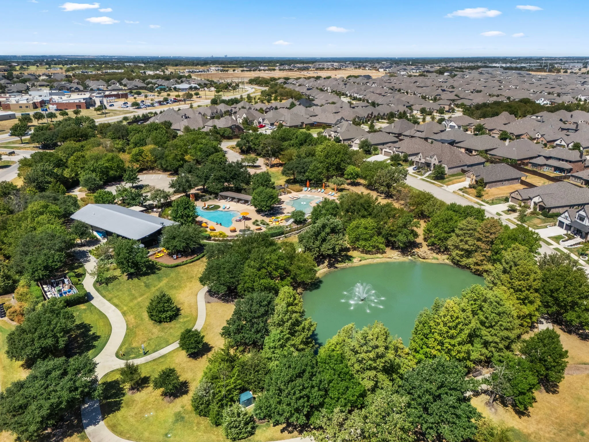 Single Family Residence For Sale in Denton County , 9901 Trinity Drive, Little Elm, Texas 75068, 4 Bedroom, 4 Bathroom, 3 Garage spaces, 2,803 Sqft, built in 2016, mls#21377540, Real Estate Agent in Little Elm, Homes For Sale in Denton county, Homes For Sale in Little Elm, Realtor in Little Elm Texas, Real Estate Brokerage Independent Realty Texas, Luminita Cordes Realtor