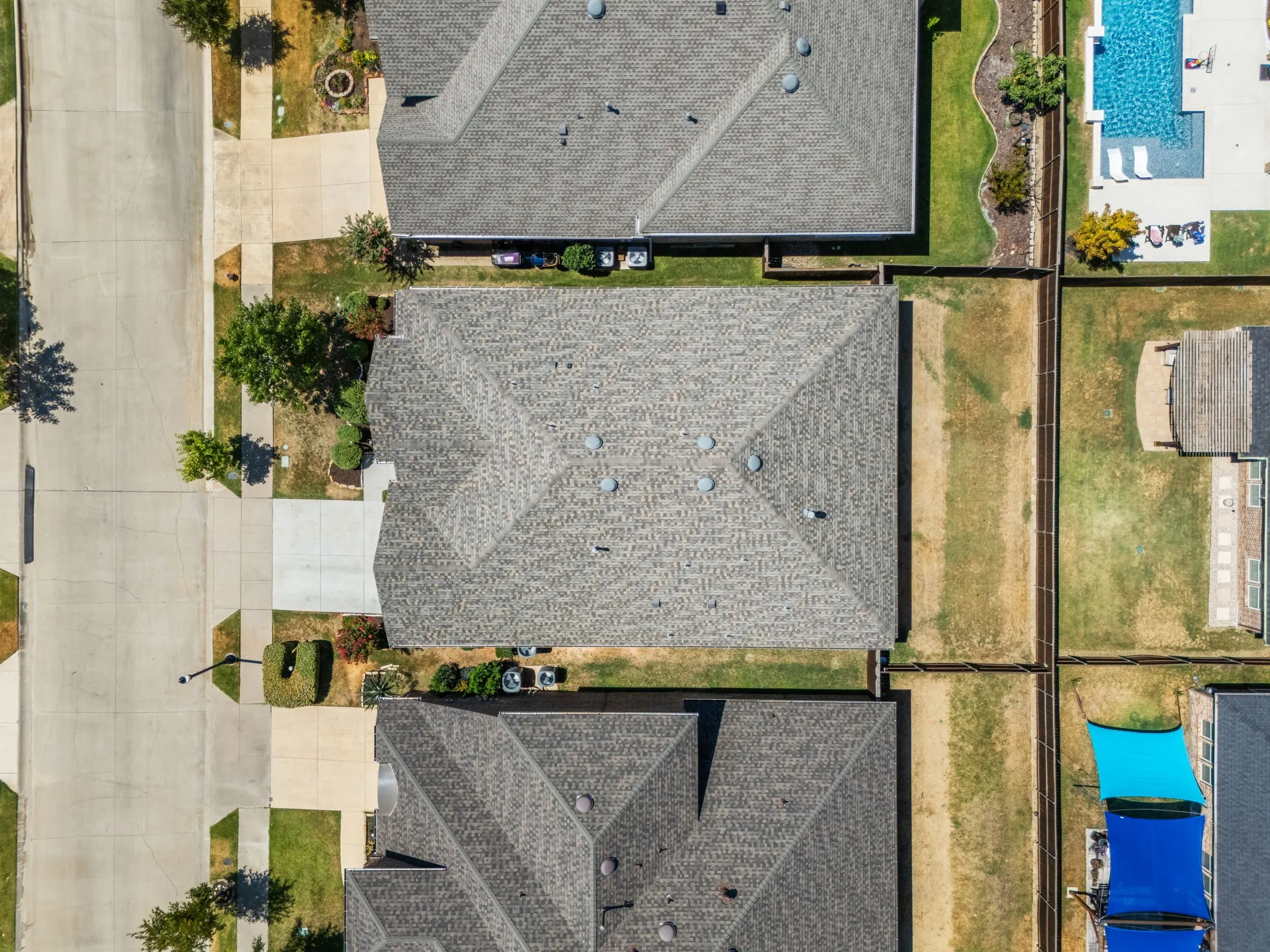 Single Family Residence For Sale in Denton County , 9901 Trinity Drive, Little Elm, Texas 75068, 4 Bedroom, 4 Bathroom, 3 Garage spaces, 2,803 Sqft, built in 2016, mls#21377540, Real Estate Agent in Little Elm, Homes For Sale in Denton county, Homes For Sale in Little Elm, Realtor in Little Elm Texas, Real Estate Brokerage Independent Realty Texas, Luminita Cordes Realtor