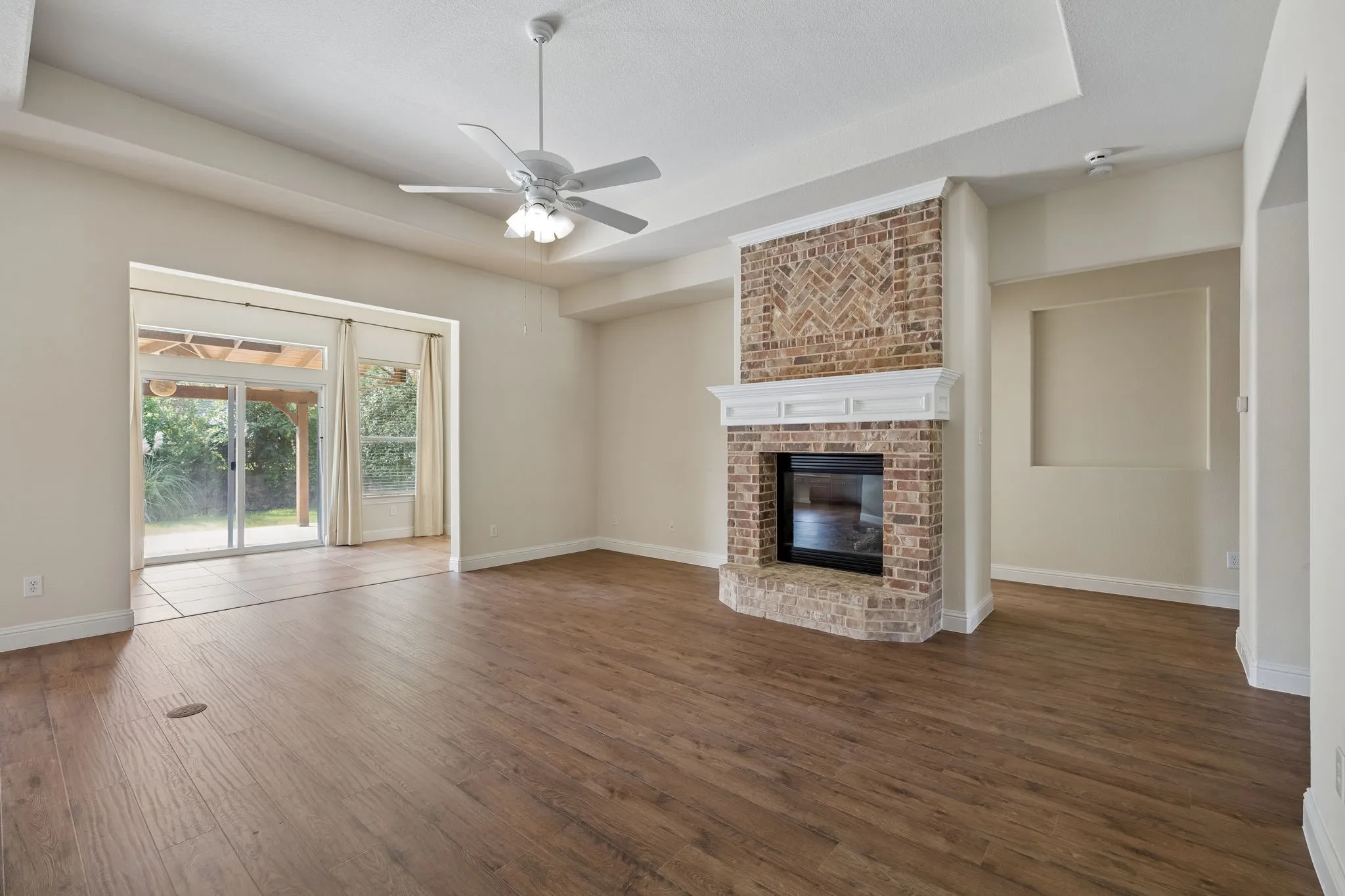 Single Family Residence For Sale in Denton County , 6979 Sugartree Lane, Frisco, Texas 75036, 3 Bedroom, 2 Bathroom, 3 Garage spaces, 2,363 Sqft, built in 2006, mls#21378088, Real Estate Agent in Frisco, Homes For Sale in Denton county, Homes For Sale in Frisco, Realtor in Frisco Texas, Real Estate Brokerage Independent Realty Texas, Luminita Cordes Realtor