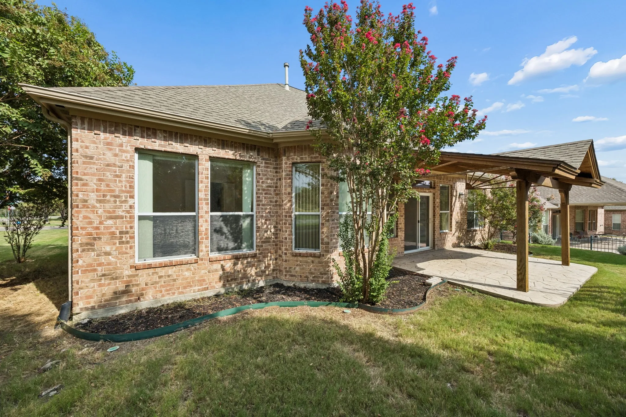 Single Family Residence For Sale in Denton County , 6979 Sugartree Lane, Frisco, Texas 75036, 3 Bedroom, 2 Bathroom, 3 Garage spaces, 2,363 Sqft, built in 2006, mls#21378088, Real Estate Agent in Frisco, Homes For Sale in Denton county, Homes For Sale in Frisco, Realtor in Frisco Texas, Real Estate Brokerage Independent Realty Texas, Luminita Cordes Realtor