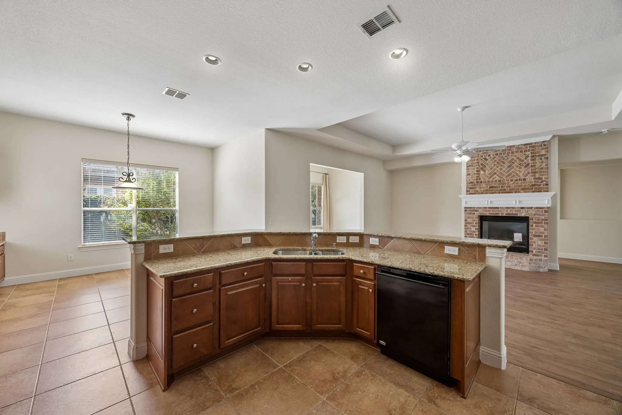 Single Family Residence For Sale in Denton County , 6979 Sugartree Lane, Frisco, Texas 75036, 3 Bedroom, 2 Bathroom, 3 Garage spaces, 2,363 Sqft, built in 2006, mls#21378088, Real Estate Agent in Frisco, Homes For Sale in Denton county, Homes For Sale in Frisco, Realtor in Frisco Texas, Real Estate Brokerage Independent Realty Texas, Luminita Cordes Realtor
