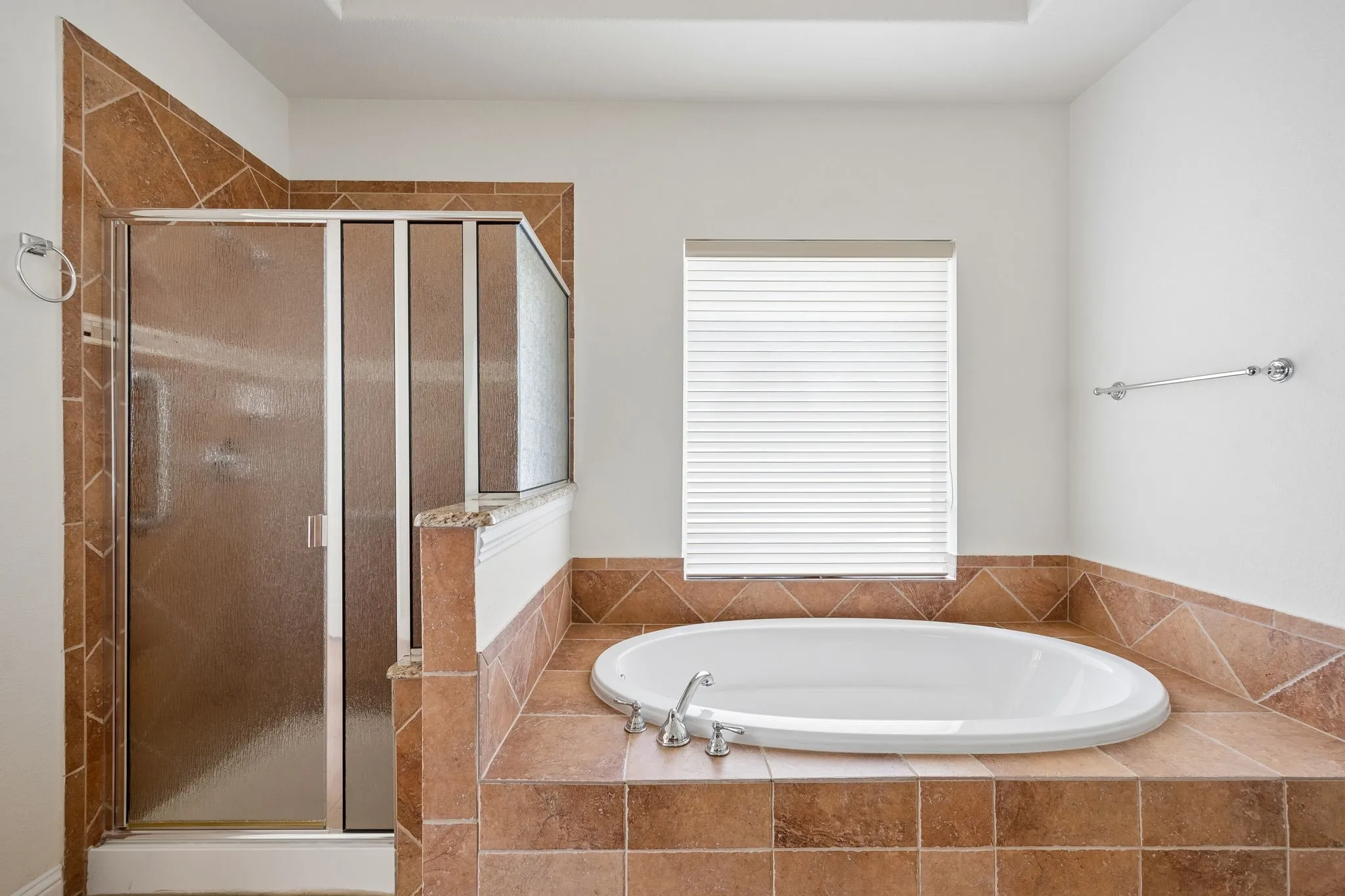 Single Family Residence For Sale in Denton County , 6979 Sugartree Lane, Frisco, Texas 75036, 3 Bedroom, 2 Bathroom, 3 Garage spaces, 2,363 Sqft, built in 2006, mls#21378088, Real Estate Agent in Frisco, Homes For Sale in Denton county, Homes For Sale in Frisco, Realtor in Frisco Texas, Real Estate Brokerage Independent Realty Texas, Luminita Cordes Realtor