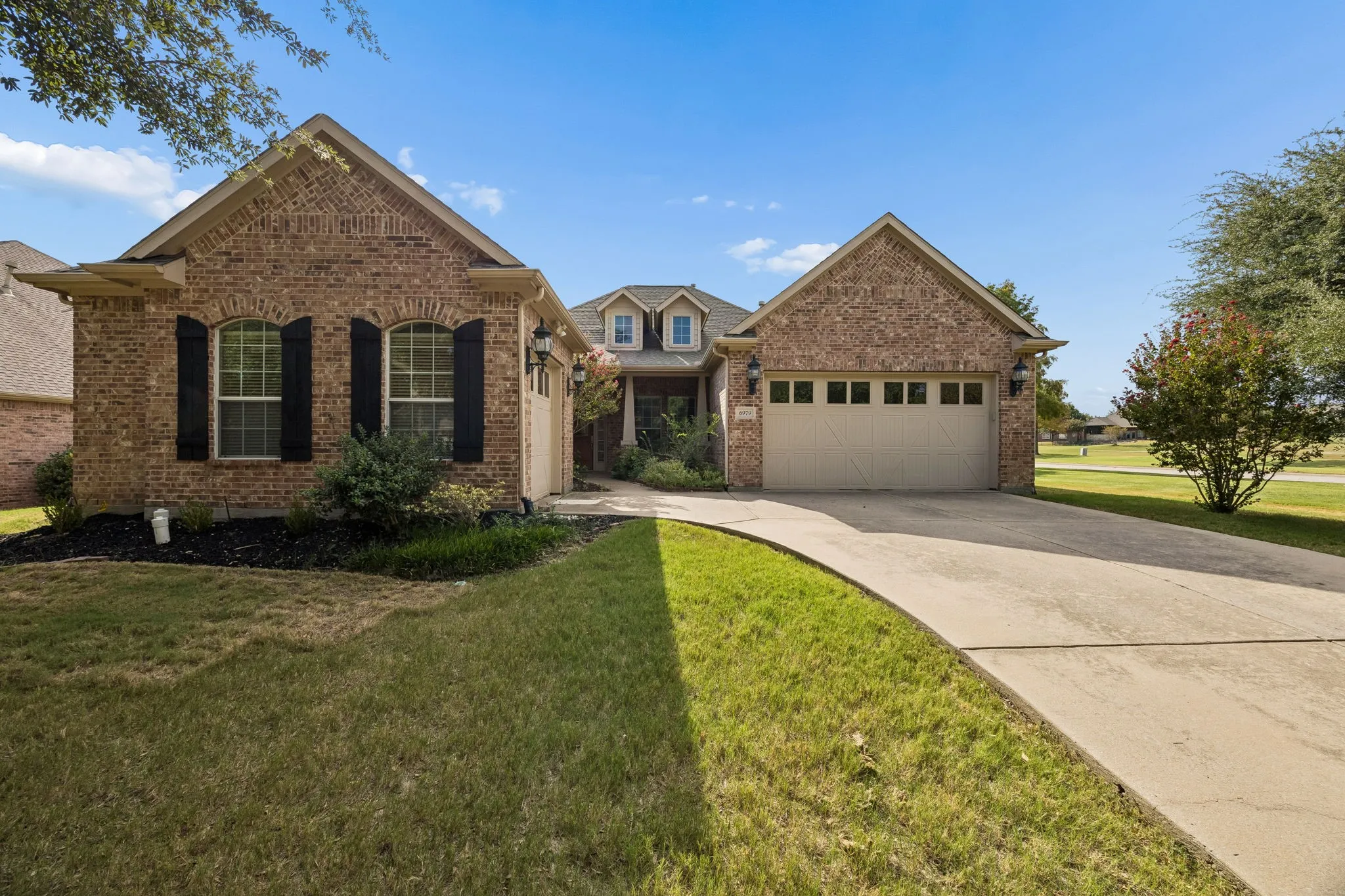 Single Family Residence For Sale in Denton County , 6979 Sugartree Lane, Frisco, Texas 75036, 3 Bedroom, 2 Bathroom, 3 Garage spaces, 2,363 Sqft, built in 2006, mls#21378088, Real Estate Agent in Frisco, Homes For Sale in Denton county, Homes For Sale in Frisco, Realtor in Frisco Texas, Real Estate Brokerage Independent Realty Texas, Luminita Cordes Realtor