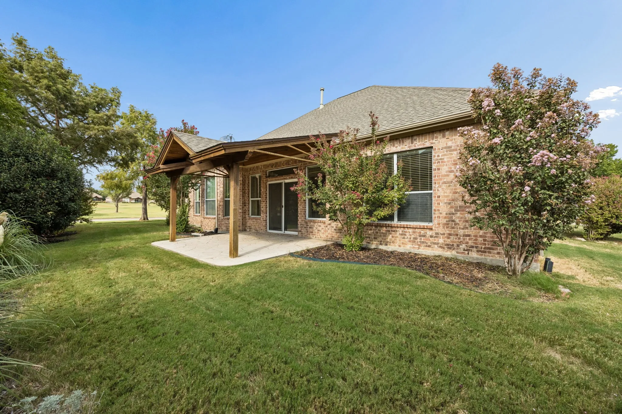 Single Family Residence For Sale in Denton County , 6979 Sugartree Lane, Frisco, Texas 75036, 3 Bedroom, 2 Bathroom, 3 Garage spaces, 2,363 Sqft, built in 2006, mls#21378088, Real Estate Agent in Frisco, Homes For Sale in Denton county, Homes For Sale in Frisco, Realtor in Frisco Texas, Real Estate Brokerage Independent Realty Texas, Luminita Cordes Realtor