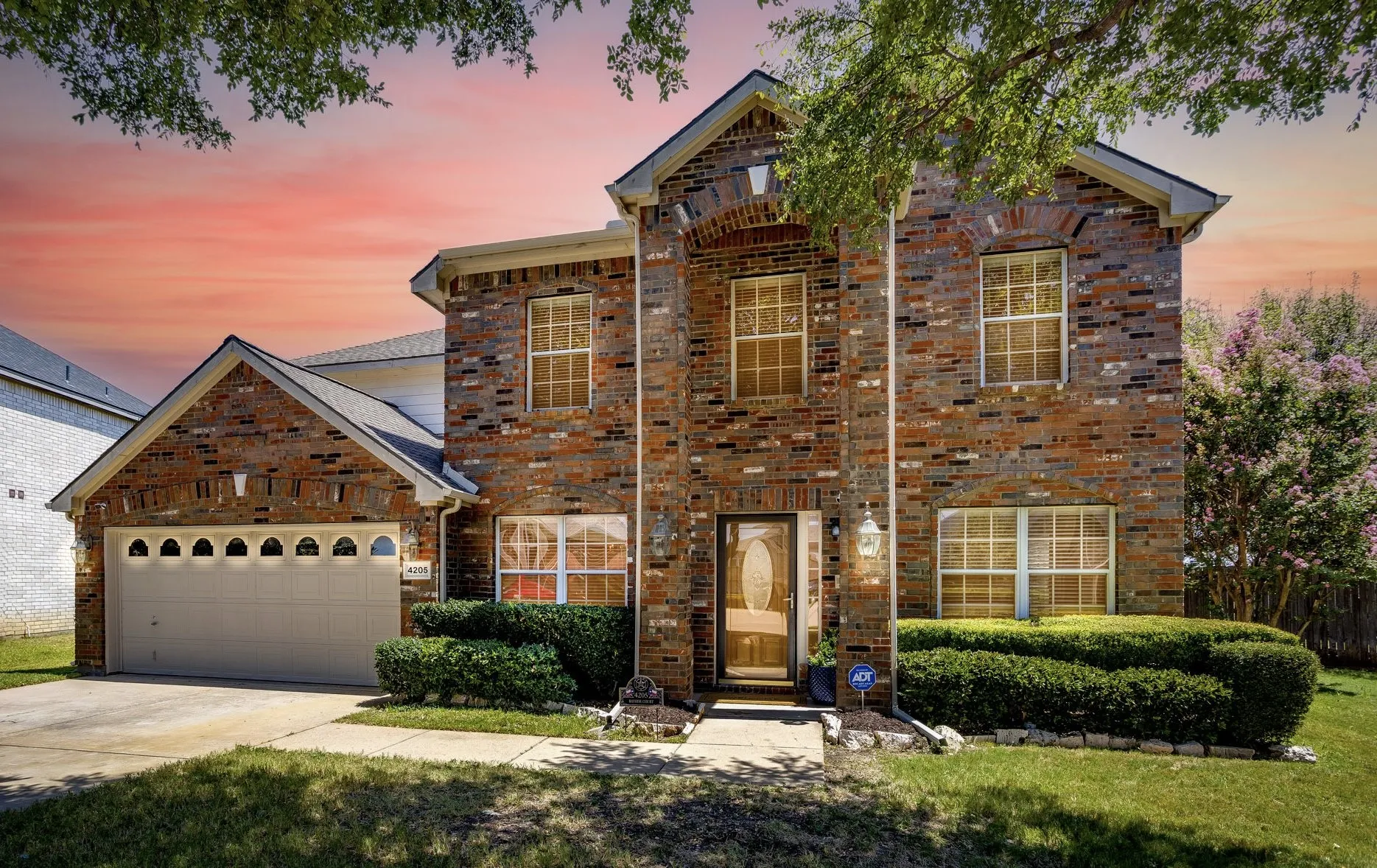 Single Family Residence For Sale in Tarrant County , 4205 Bayside Court, Arlington, Texas 76016, 5 Bedroom, 4 Bathroom, 2 Garage spaces, 4,210 Sqft, built in 2004, mls#21367533, Real Estate Agent in Arlington, Homes For Sale in Tarrant county, Homes For Sale in Arlington, Realtor in Arlington Texas, Real Estate Brokerage Independent Realty Texas, Luminita Cordes Realtor