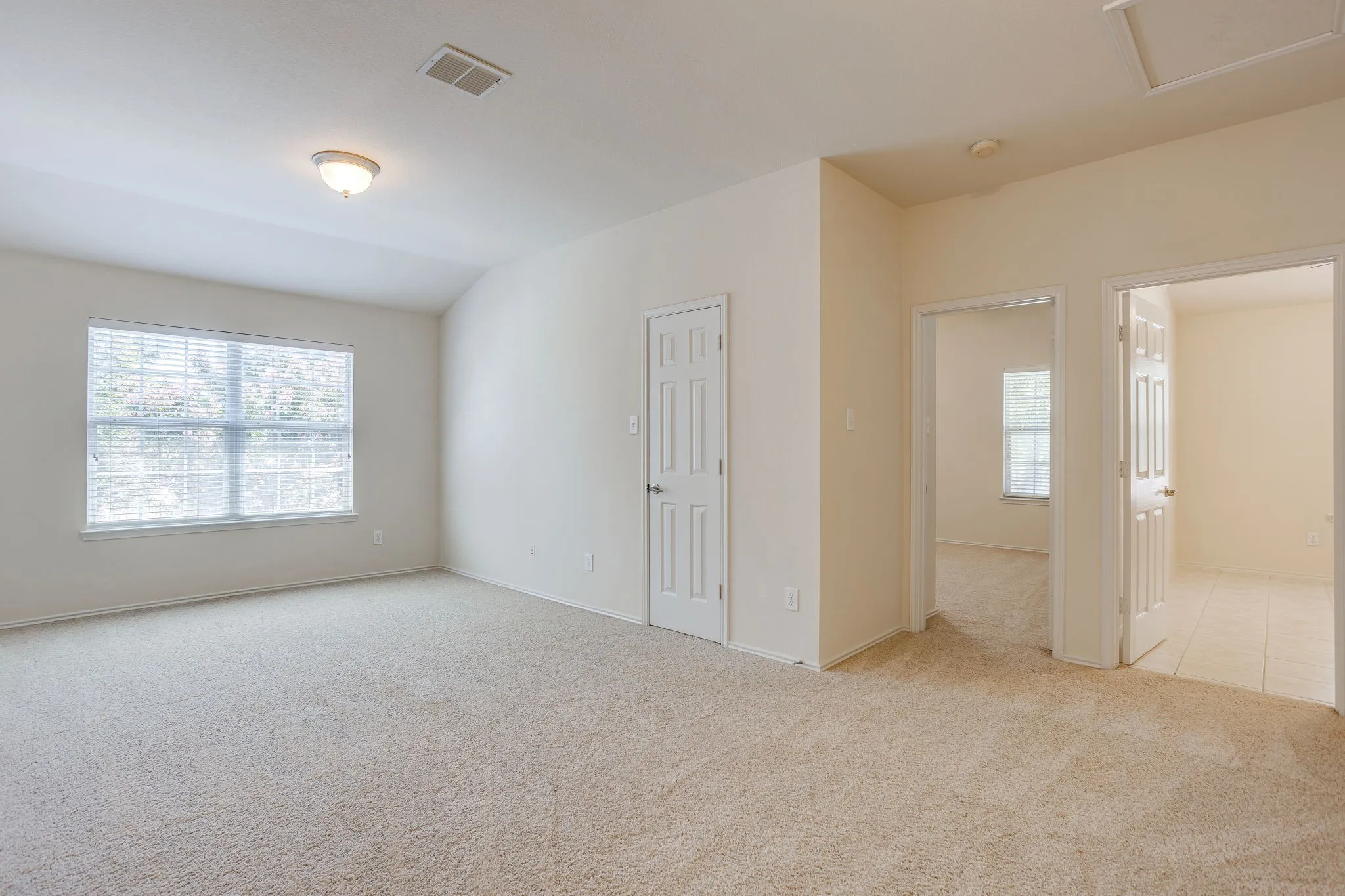 2nd loft area between 2 bedrooms and laundry room.