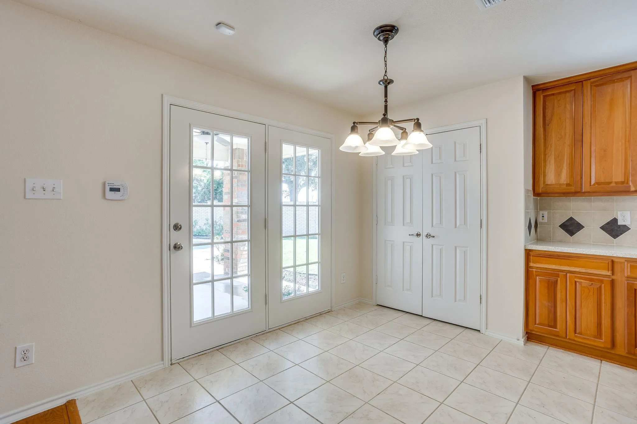 Breakfast Area with views. Access to backyard and pool.