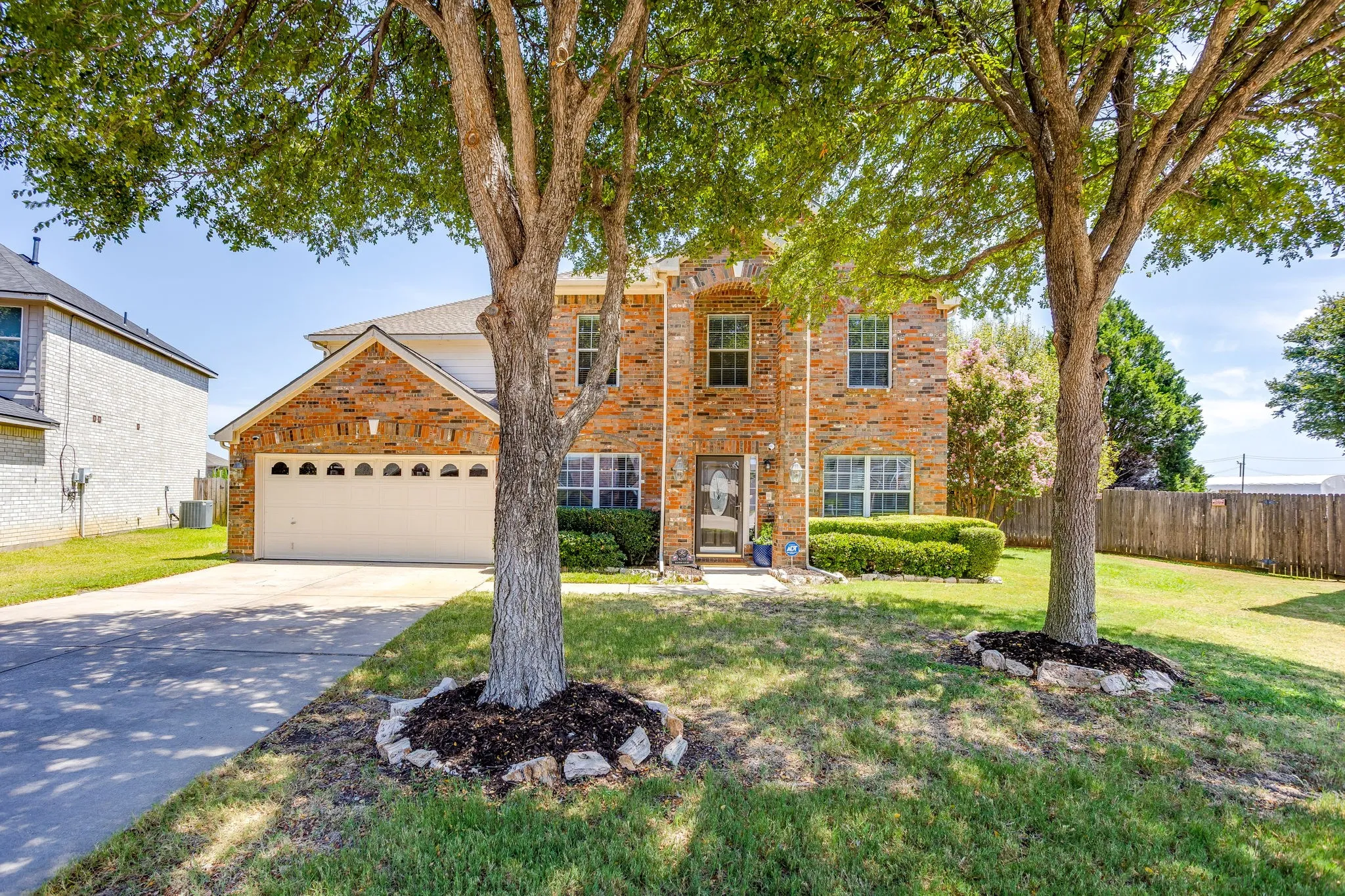 Single Family Residence For Sale in Tarrant County , 4205 Bayside Court, Arlington, Texas 76016, 5 Bedroom, 4 Bathroom, 2 Garage spaces, 4,210 Sqft, built in 2004, mls#21367533, Real Estate Agent in Arlington, Homes For Sale in Tarrant county, Homes For Sale in Arlington, Realtor in Arlington Texas, Real Estate Brokerage Independent Realty Texas, Luminita Cordes Realtor