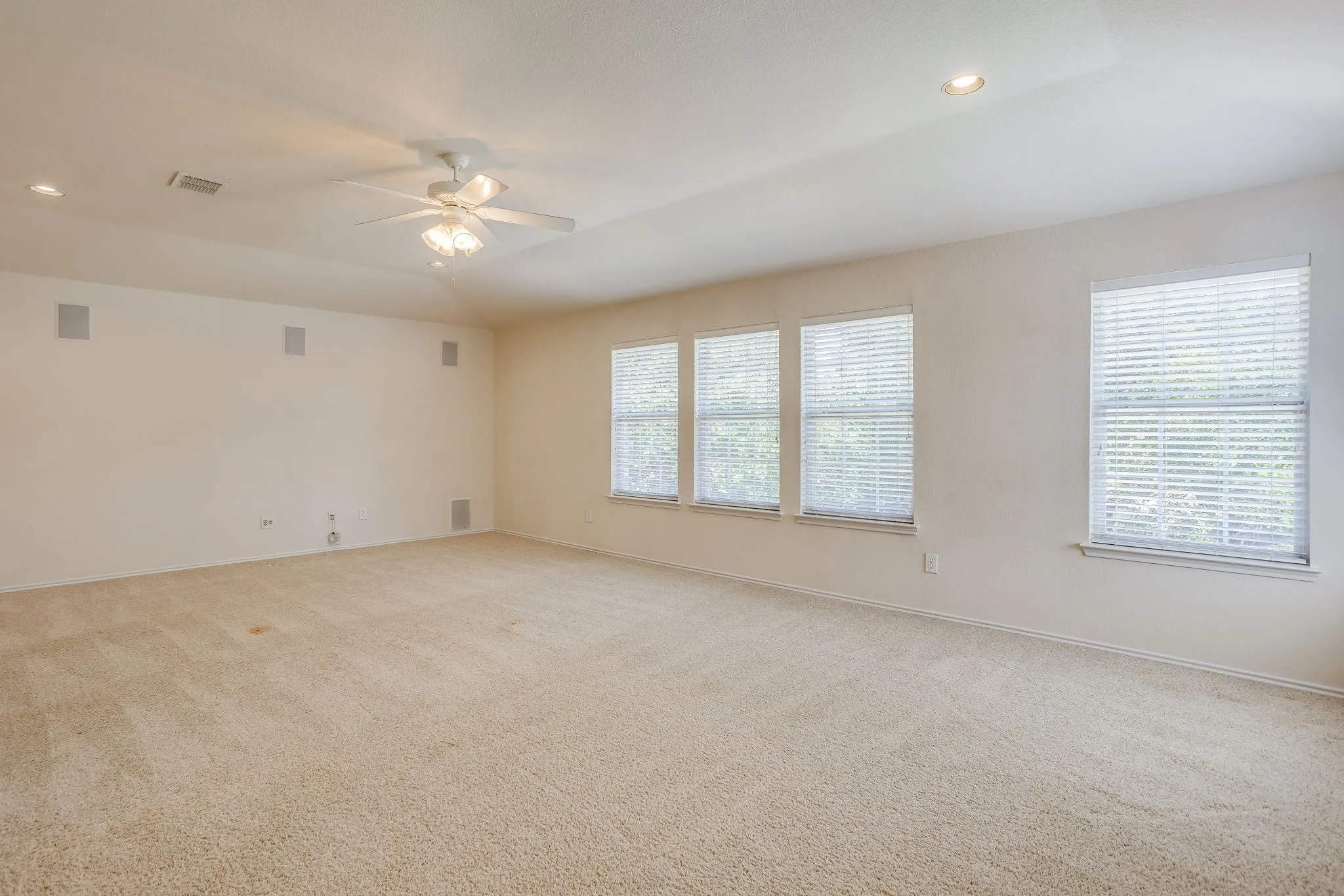 Upstairs large loft area equipped with integrated Bose surround sound speakers. 9' ceilings.