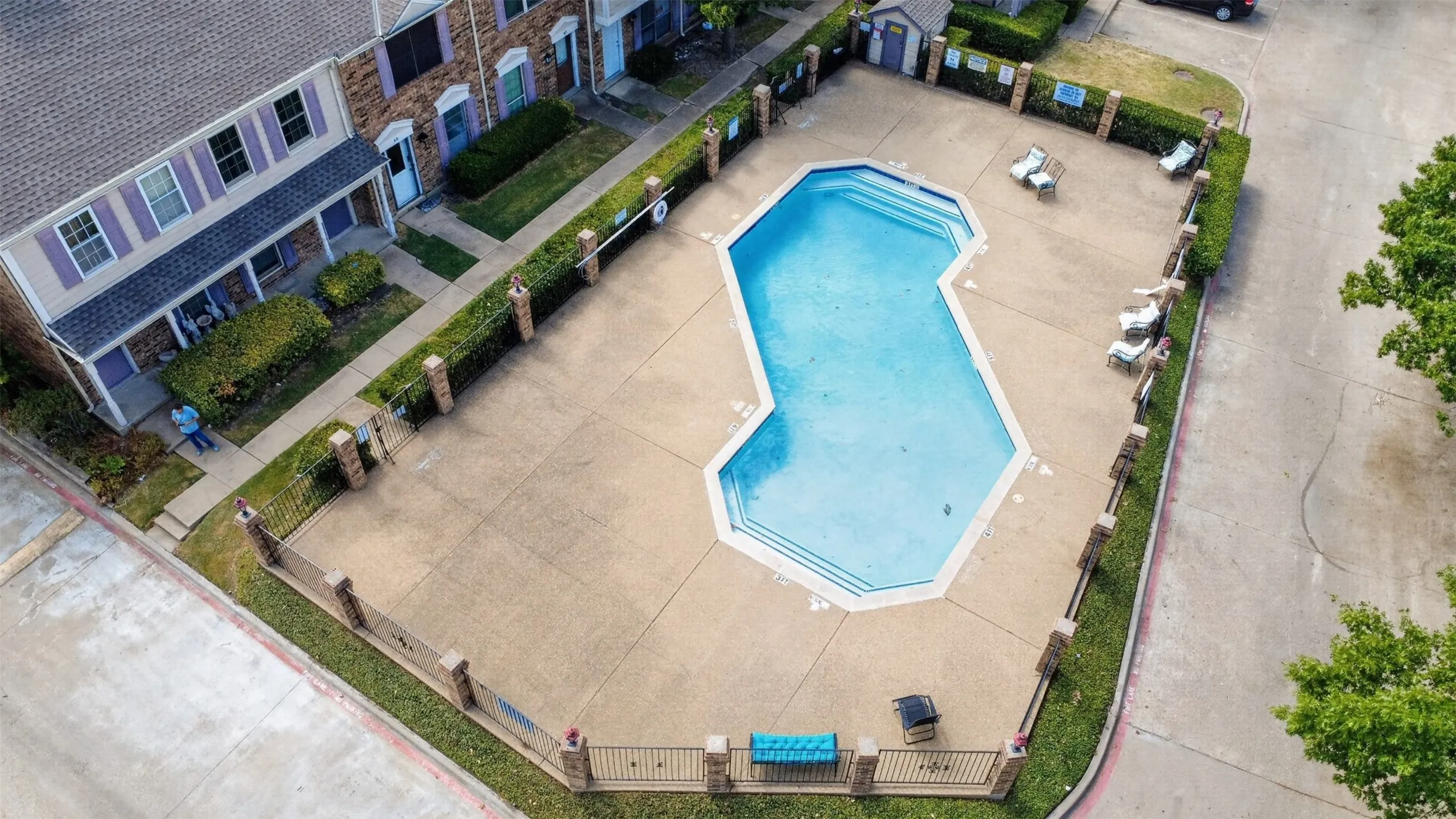 Condominium For Sale in Dallas County , 621 Carriagehouse Lane 8F, Garland, Texas 75040, 2 Bedroom, 2 Bathroom, Garage spaces, 1,089 Sqft, built in 1984, mls#21364093, Real Estate Agent in Garland, Homes For Sale in Dallas county, Homes For Sale in Garland, Realtor in Garland Texas, Real Estate Brokerage Independent Realty Texas, Luminita Cordes Realtor