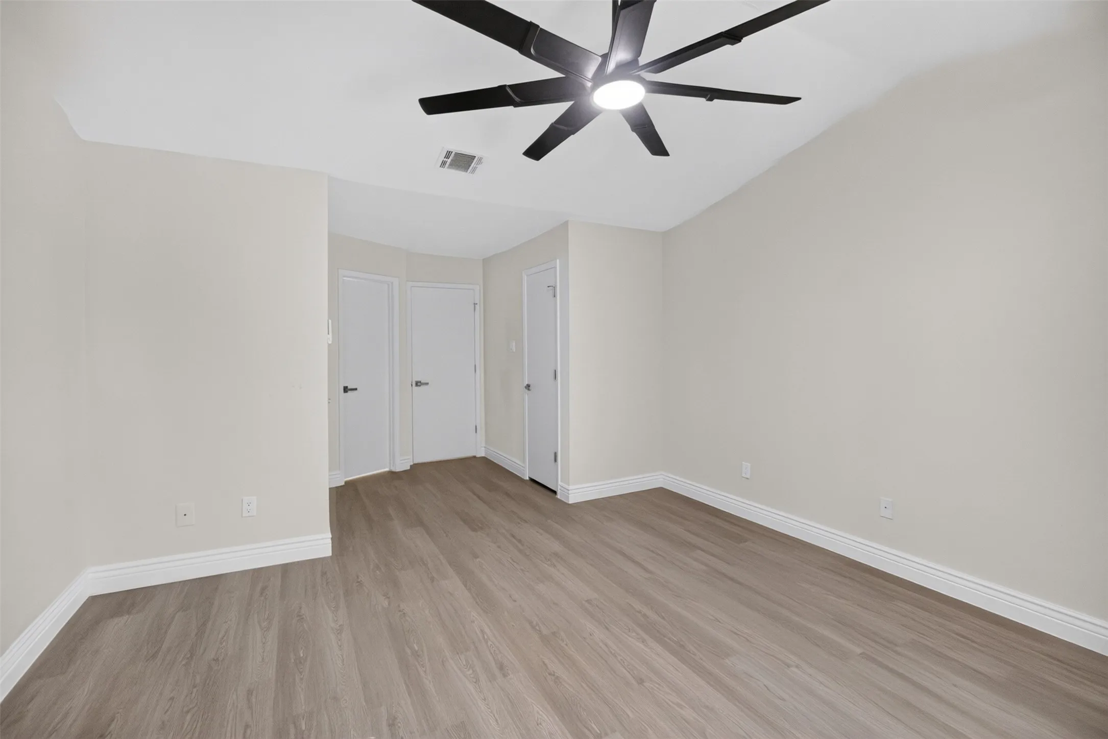 Condominium For Sale in Dallas County , 621 Carriagehouse Lane 8F, Garland, Texas 75040, 2 Bedroom, 2 Bathroom, Garage spaces, 1,089 Sqft, built in 1984, mls#21364093, Real Estate Agent in Garland, Homes For Sale in Dallas county, Homes For Sale in Garland, Realtor in Garland Texas, Real Estate Brokerage Independent Realty Texas, Luminita Cordes Realtor