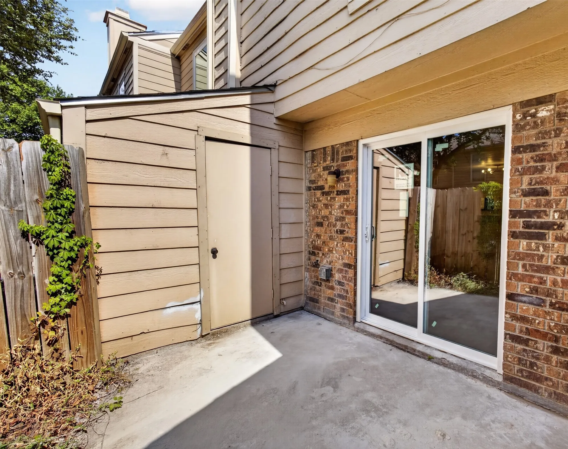 Condominium For Sale in Dallas County , 621 Carriagehouse Lane 8F, Garland, Texas 75040, 2 Bedroom, 2 Bathroom, Garage spaces, 1,089 Sqft, built in 1984, mls#21364093, Real Estate Agent in Garland, Homes For Sale in Dallas county, Homes For Sale in Garland, Realtor in Garland Texas, Real Estate Brokerage Independent Realty Texas, Luminita Cordes Realtor