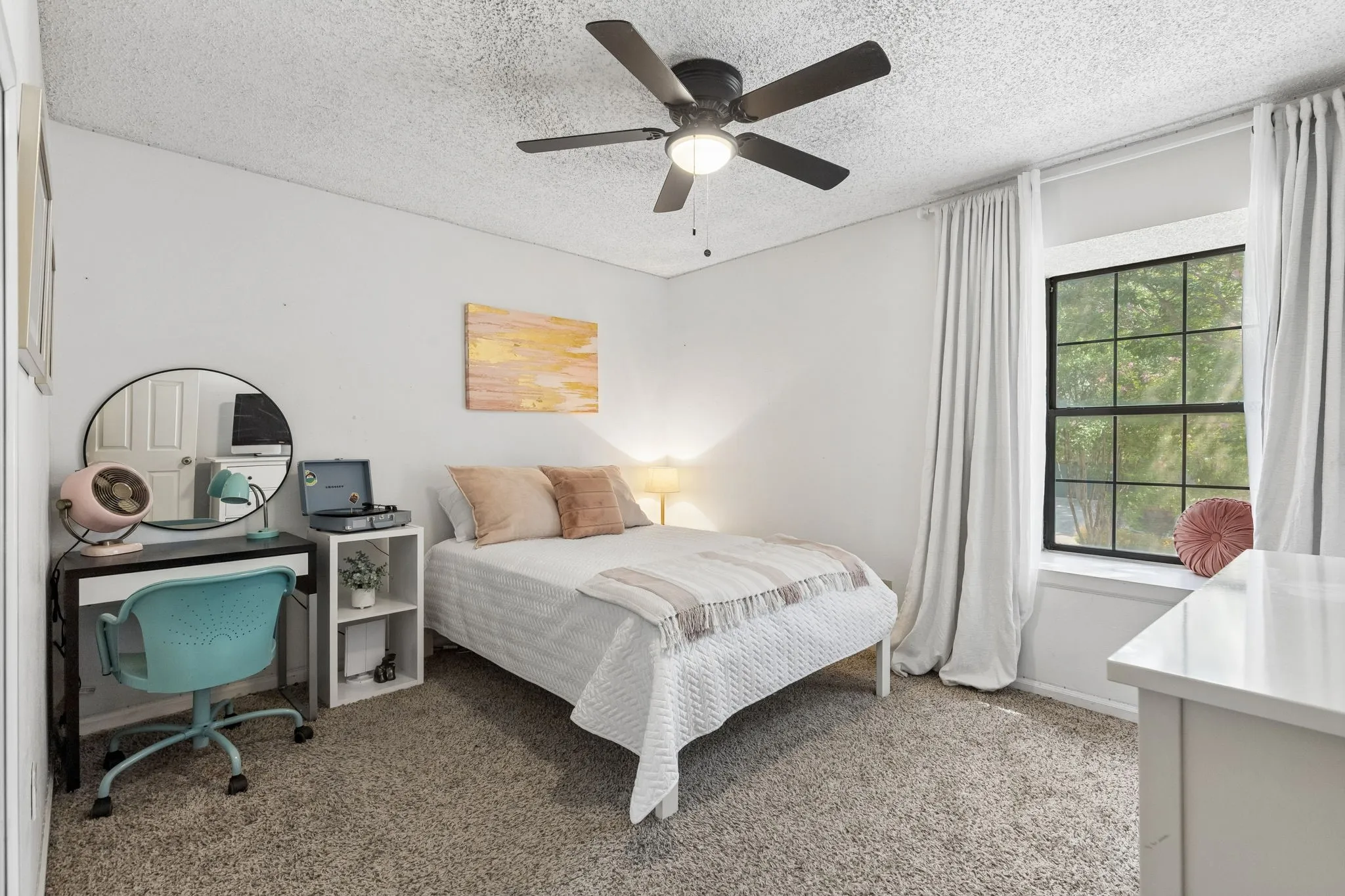 Secondary Bedroom with Ceiling Fan, Natural Light and Space for a Desk