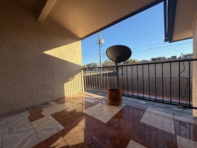Condominium For Sale in Dallas County , 12802 Midway Road 2016, Dallas, Texas 75244, 2 Bedroom, 2 Bathroom, Garage spaces, 864 Sqft, built in 1970, mls#21378105, Real Estate Agent in Dallas, Homes For Sale in Dallas county, Homes For Sale in Dallas, Realtor in Dallas Texas, Real Estate Brokerage Independent Realty Texas, Luminita Cordes Realtor