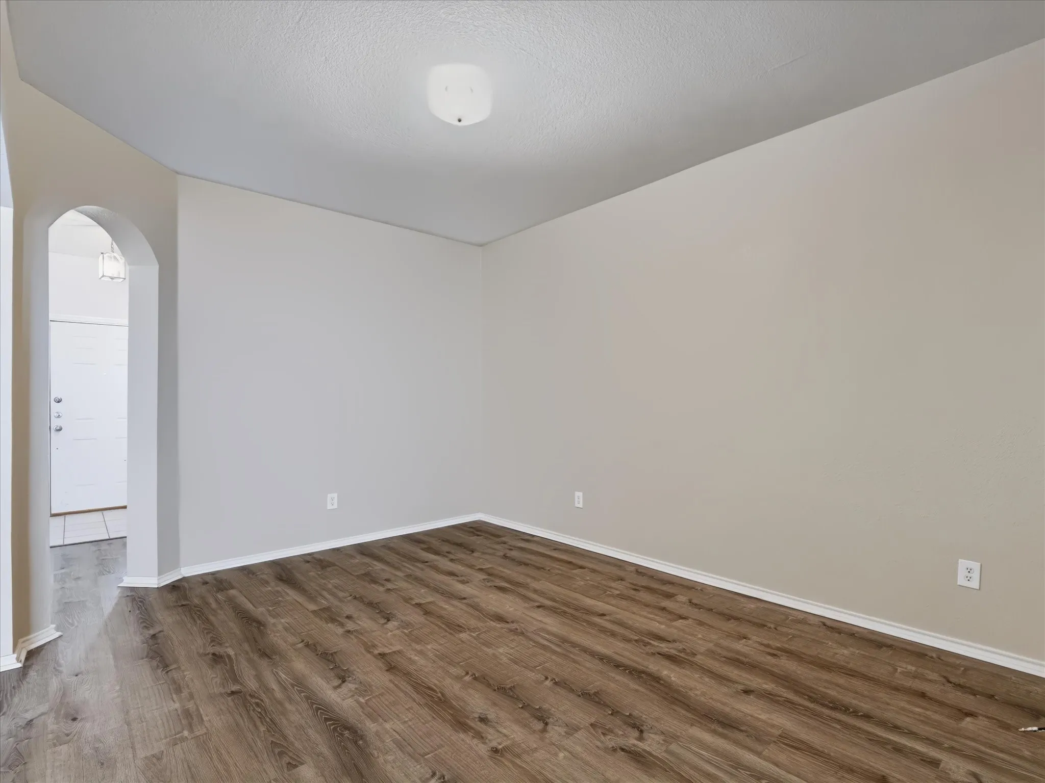 Formal dining or bonus room