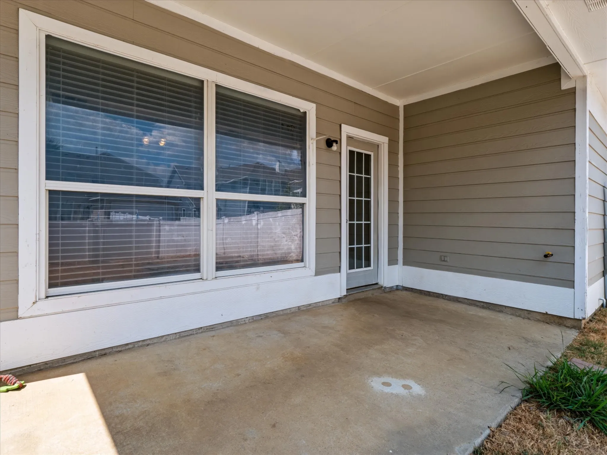 Single Family Residence For Sale in Denton County , 1618 Mary Lane, Providence Village, Texas 76227, 3 Bedroom, 2 Bathroom, 2 Garage spaces, 1,910 Sqft, built in 2006, mls#21376820, Real Estate Agent in Providence Village, Homes For Sale in Denton county, Homes For Sale in Providence Village, Realtor in Providence Village Texas, Real Estate Brokerage Independent Realty Texas, Luminita Cordes Realtor