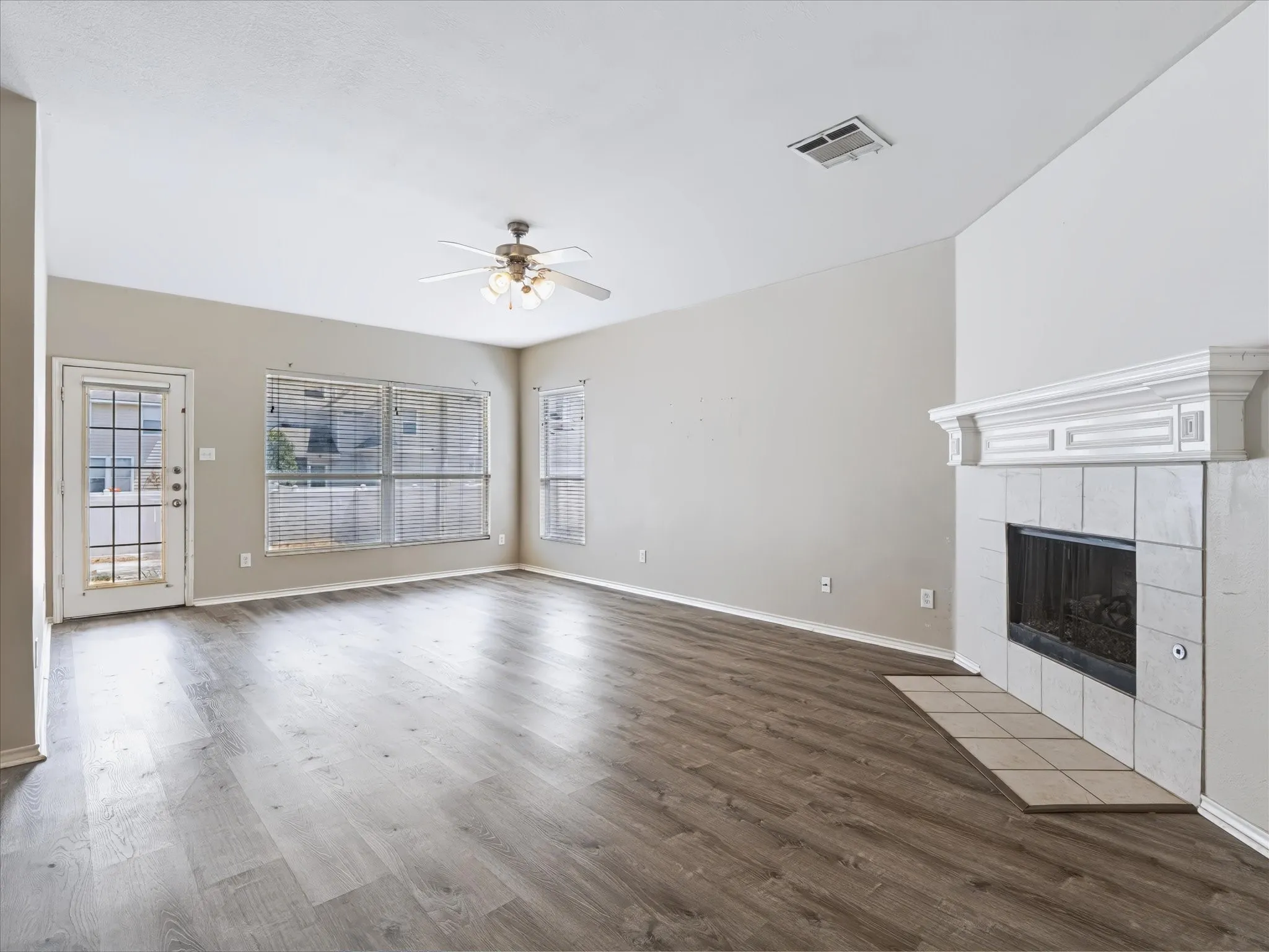 Single Family Residence For Sale in Denton County , 1618 Mary Lane, Providence Village, Texas 76227, 3 Bedroom, 2 Bathroom, 2 Garage spaces, 1,910 Sqft, built in 2006, mls#21376820, Real Estate Agent in Providence Village, Homes For Sale in Denton county, Homes For Sale in Providence Village, Realtor in Providence Village Texas, Real Estate Brokerage Independent Realty Texas, Luminita Cordes Realtor