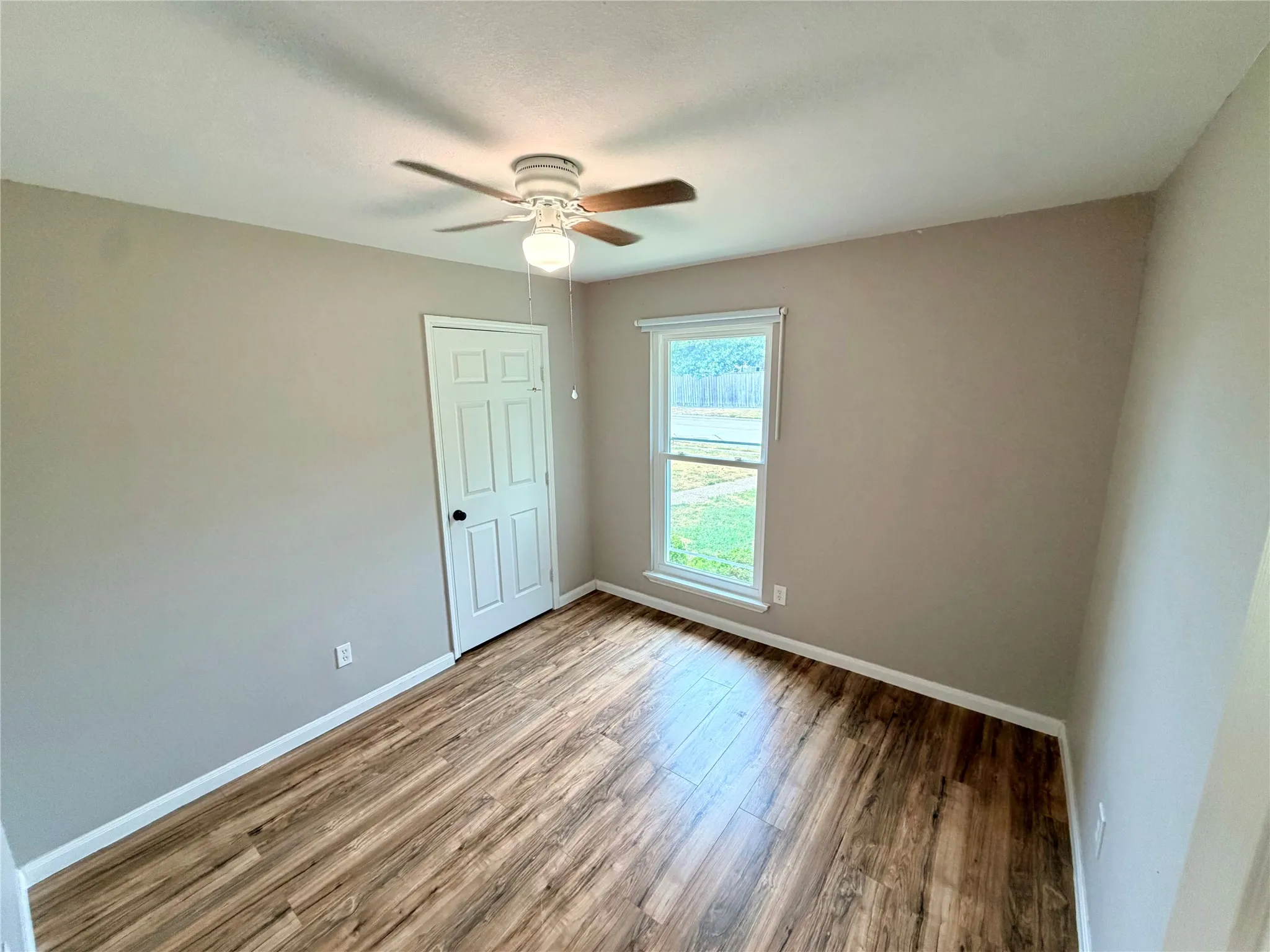 Single Family Residence For Sale in Dallas County , 7102 Lyons Road, Garland, Texas 75043, 3 Bedroom, 2 Bathroom, 2 Garage spaces, 1,660 Sqft, built in 1986, mls#21370626, Real Estate Agent in Garland, Homes For Sale in Dallas county, Homes For Sale in Garland, Realtor in Garland Texas, Real Estate Brokerage Independent Realty Texas, Luminita Cordes Realtor