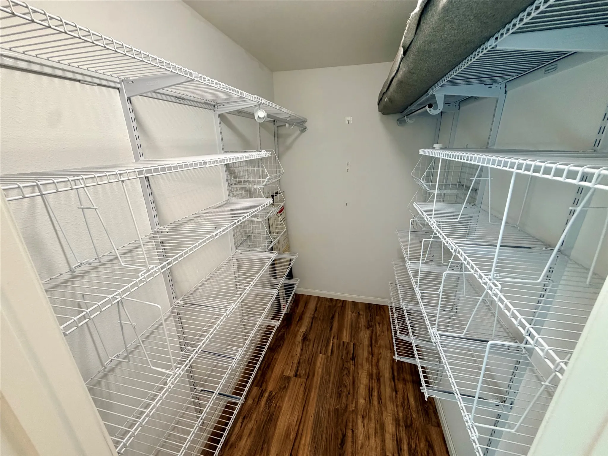 Single Family Residence For Sale in Dallas County , 7102 Lyons Road, Garland, Texas 75043, 3 Bedroom, 2 Bathroom, 2 Garage spaces, 1,660 Sqft, built in 1986, mls#21370626, Real Estate Agent in Garland, Homes For Sale in Dallas county, Homes For Sale in Garland, Realtor in Garland Texas, Real Estate Brokerage Independent Realty Texas, Luminita Cordes Realtor