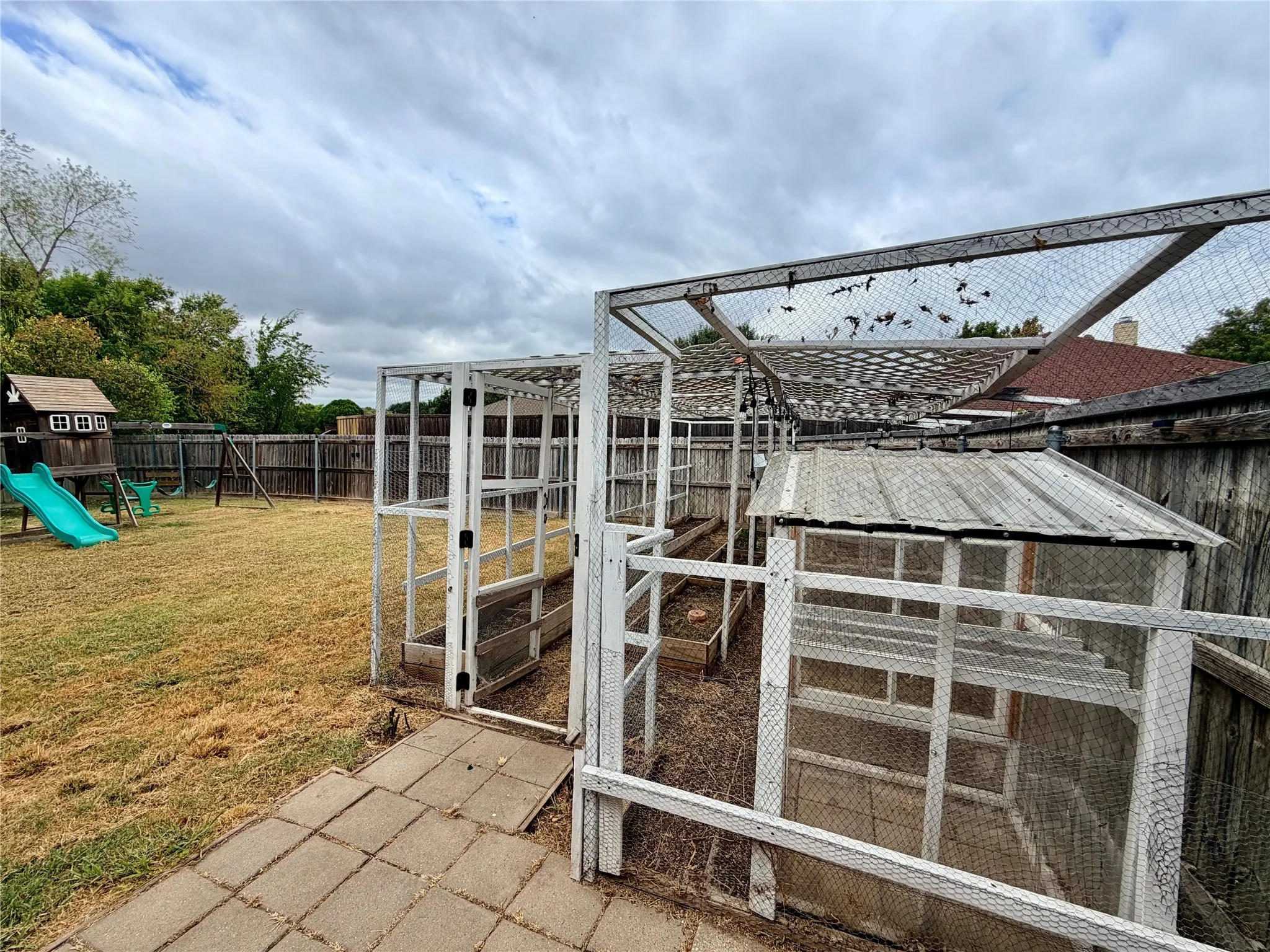 Single Family Residence For Sale in Dallas County , 7102 Lyons Road, Garland, Texas 75043, 3 Bedroom, 2 Bathroom, 2 Garage spaces, 1,660 Sqft, built in 1986, mls#21370626, Real Estate Agent in Garland, Homes For Sale in Dallas county, Homes For Sale in Garland, Realtor in Garland Texas, Real Estate Brokerage Independent Realty Texas, Luminita Cordes Realtor