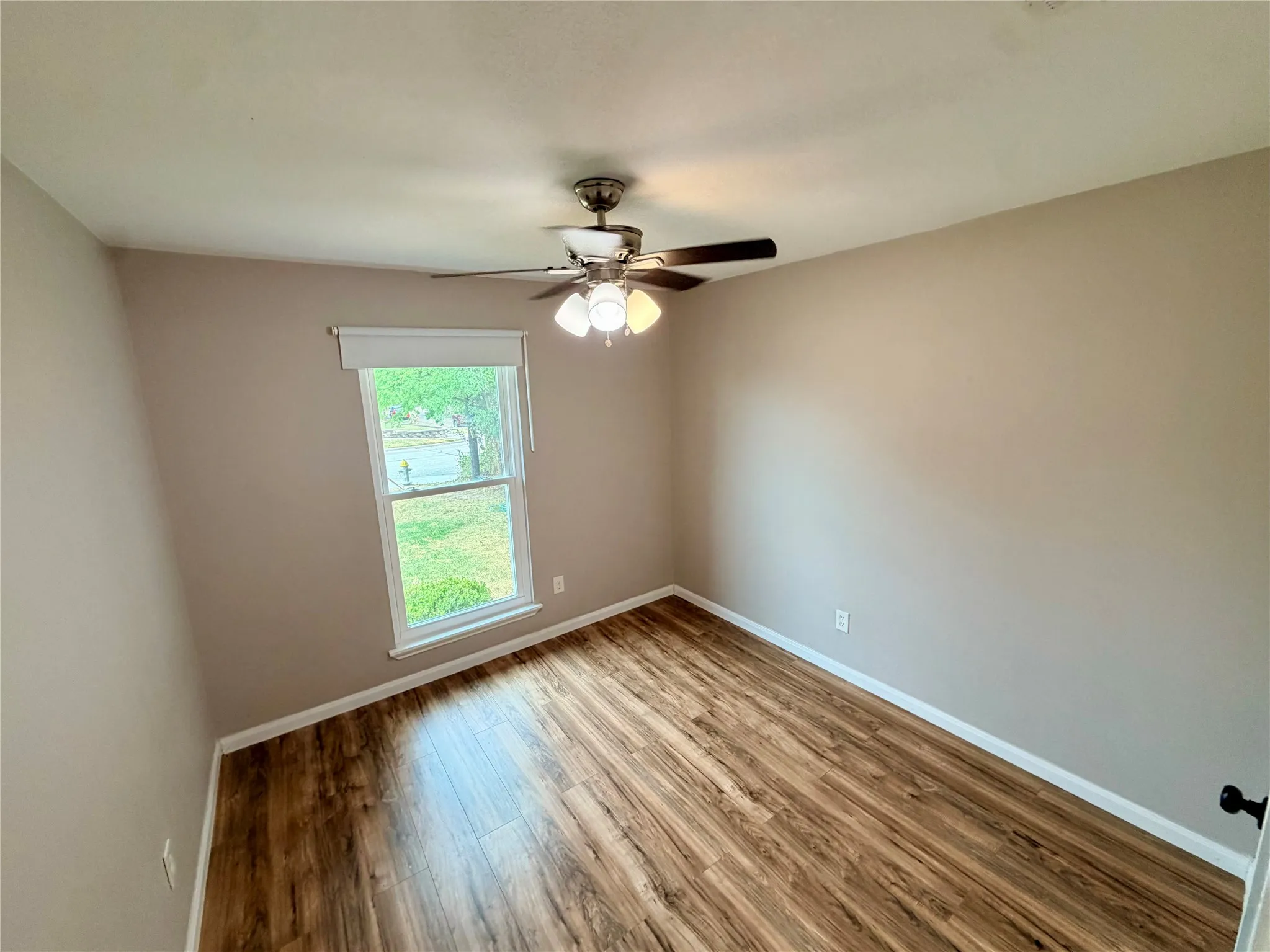 Single Family Residence For Sale in Dallas County , 7102 Lyons Road, Garland, Texas 75043, 3 Bedroom, 2 Bathroom, 2 Garage spaces, 1,660 Sqft, built in 1986, mls#21370626, Real Estate Agent in Garland, Homes For Sale in Dallas county, Homes For Sale in Garland, Realtor in Garland Texas, Real Estate Brokerage Independent Realty Texas, Luminita Cordes Realtor