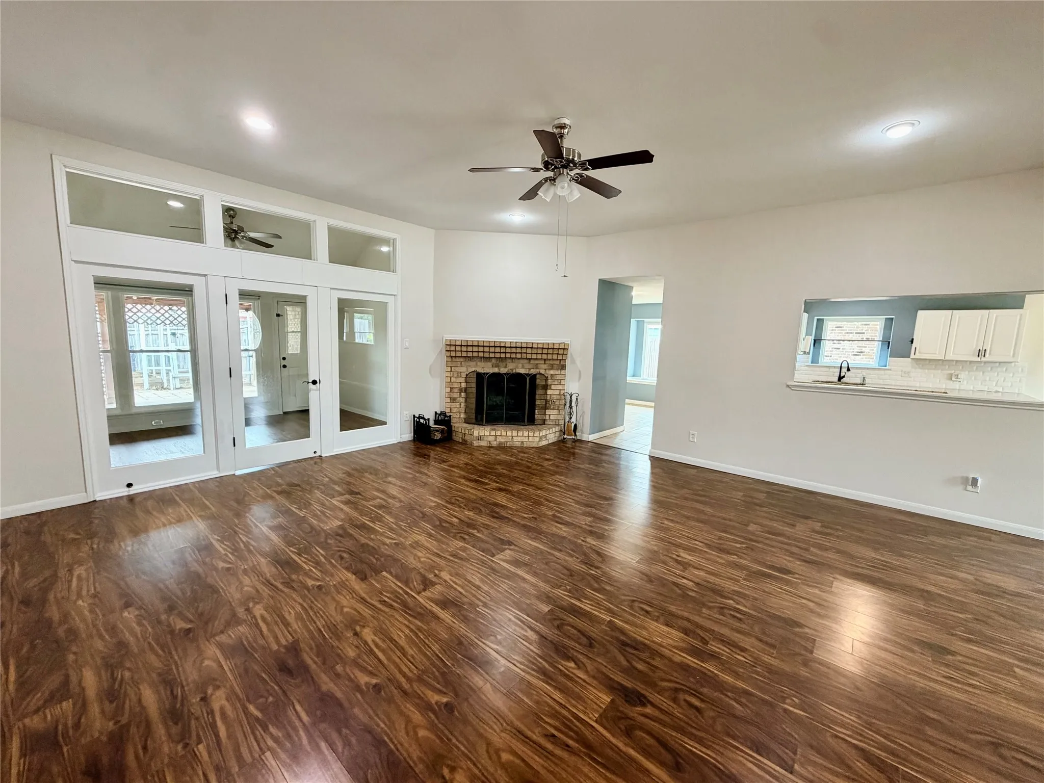 Single Family Residence For Sale in Dallas County , 7102 Lyons Road, Garland, Texas 75043, 3 Bedroom, 2 Bathroom, 2 Garage spaces, 1,660 Sqft, built in 1986, mls#21370626, Real Estate Agent in Garland, Homes For Sale in Dallas county, Homes For Sale in Garland, Realtor in Garland Texas, Real Estate Brokerage Independent Realty Texas, Luminita Cordes Realtor