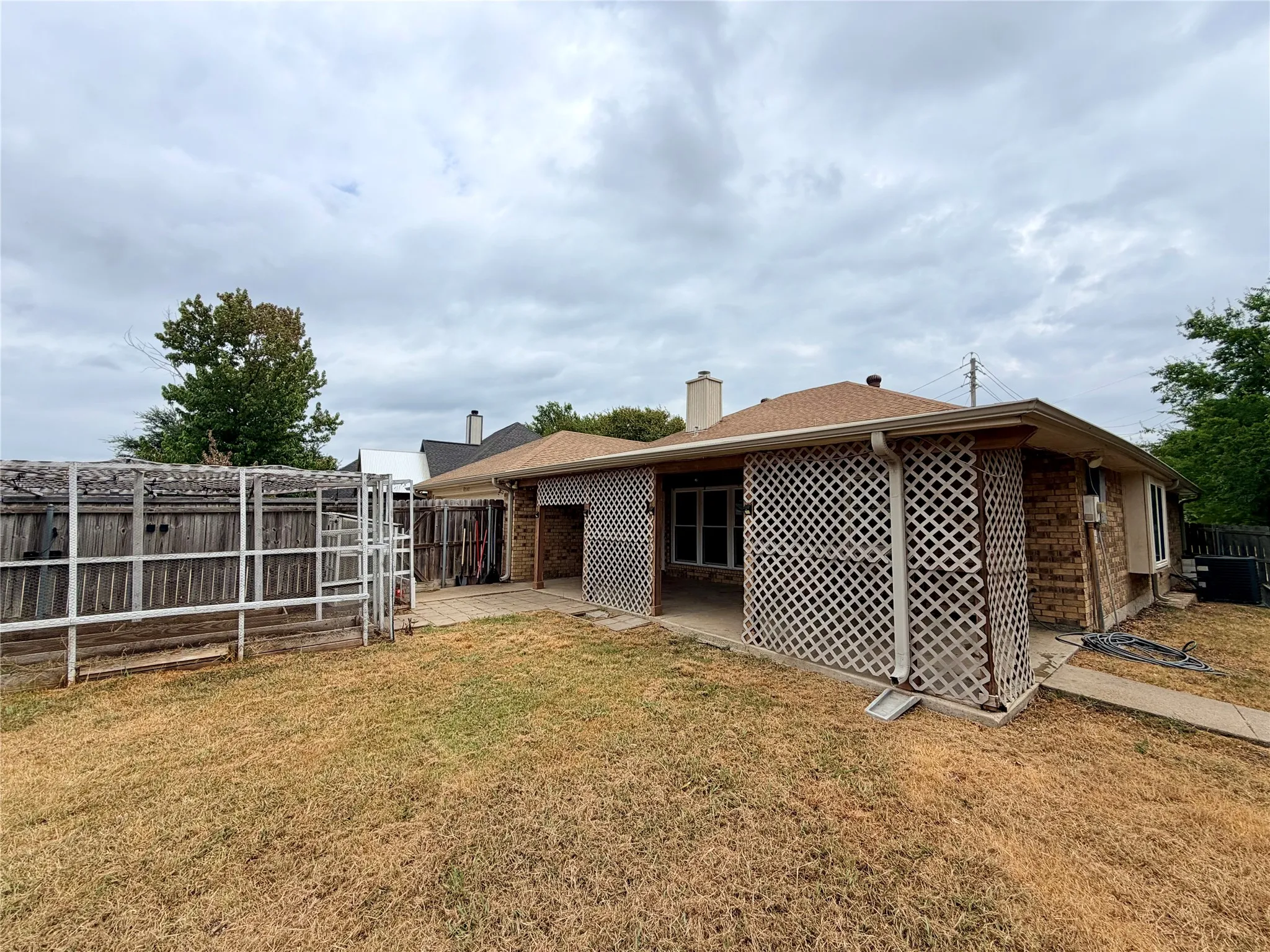 Single Family Residence For Sale in Dallas County , 7102 Lyons Road, Garland, Texas 75043, 3 Bedroom, 2 Bathroom, 2 Garage spaces, 1,660 Sqft, built in 1986, mls#21370626, Real Estate Agent in Garland, Homes For Sale in Dallas county, Homes For Sale in Garland, Realtor in Garland Texas, Real Estate Brokerage Independent Realty Texas, Luminita Cordes Realtor