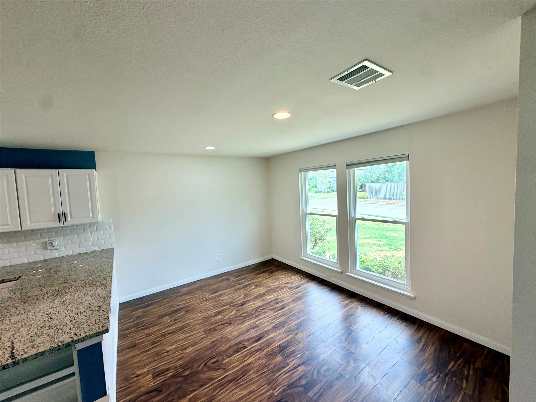 Single Family Residence For Sale in Dallas County , 7102 Lyons Road, Garland, Texas 75043, 3 Bedroom, 2 Bathroom, 2 Garage spaces, 1,660 Sqft, built in 1986, mls#21370626, Real Estate Agent in Garland, Homes For Sale in Dallas county, Homes For Sale in Garland, Realtor in Garland Texas, Real Estate Brokerage Independent Realty Texas, Luminita Cordes Realtor