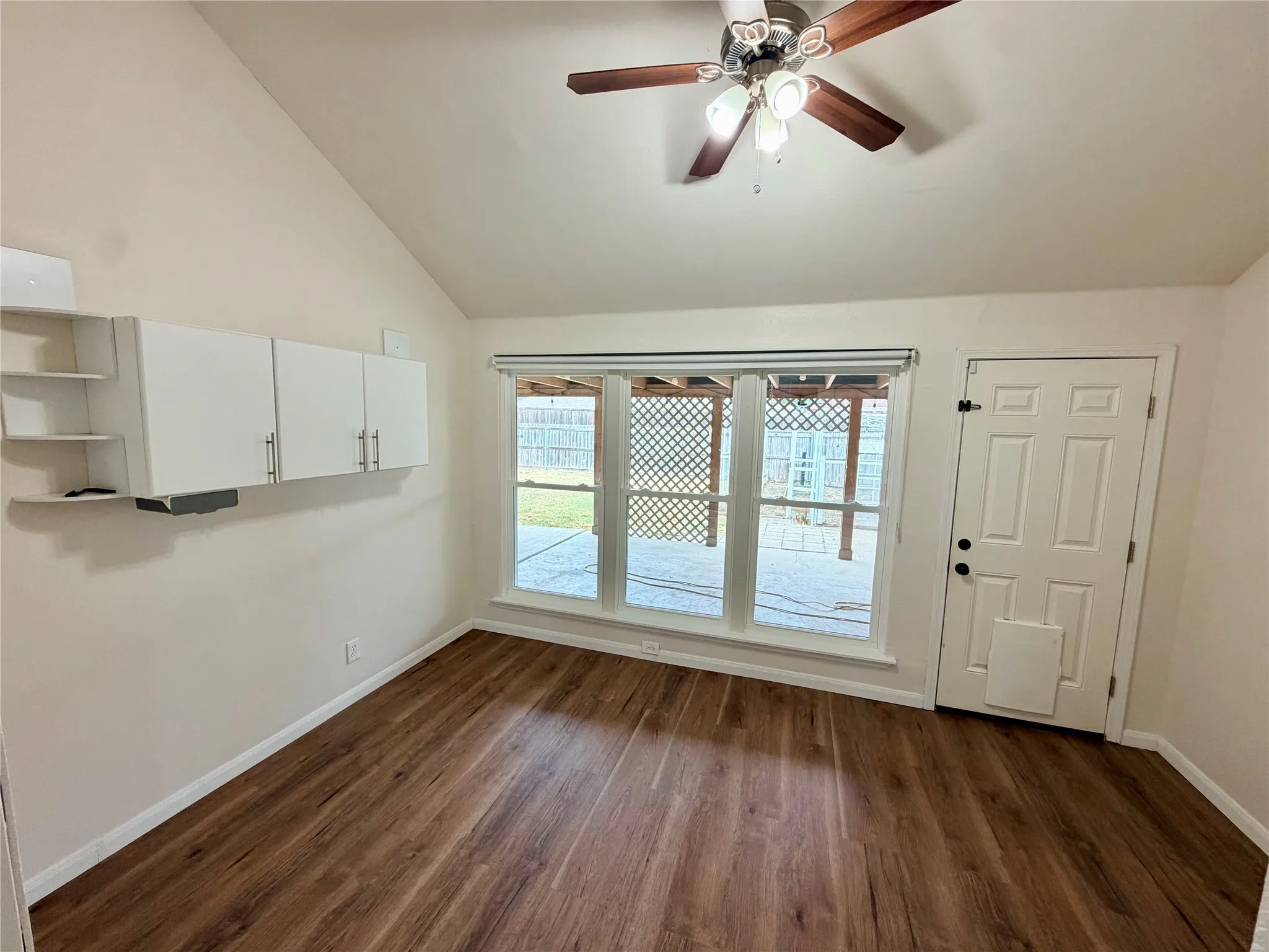 Single Family Residence For Sale in Dallas County , 7102 Lyons Road, Garland, Texas 75043, 3 Bedroom, 2 Bathroom, 2 Garage spaces, 1,660 Sqft, built in 1986, mls#21370626, Real Estate Agent in Garland, Homes For Sale in Dallas county, Homes For Sale in Garland, Realtor in Garland Texas, Real Estate Brokerage Independent Realty Texas, Luminita Cordes Realtor