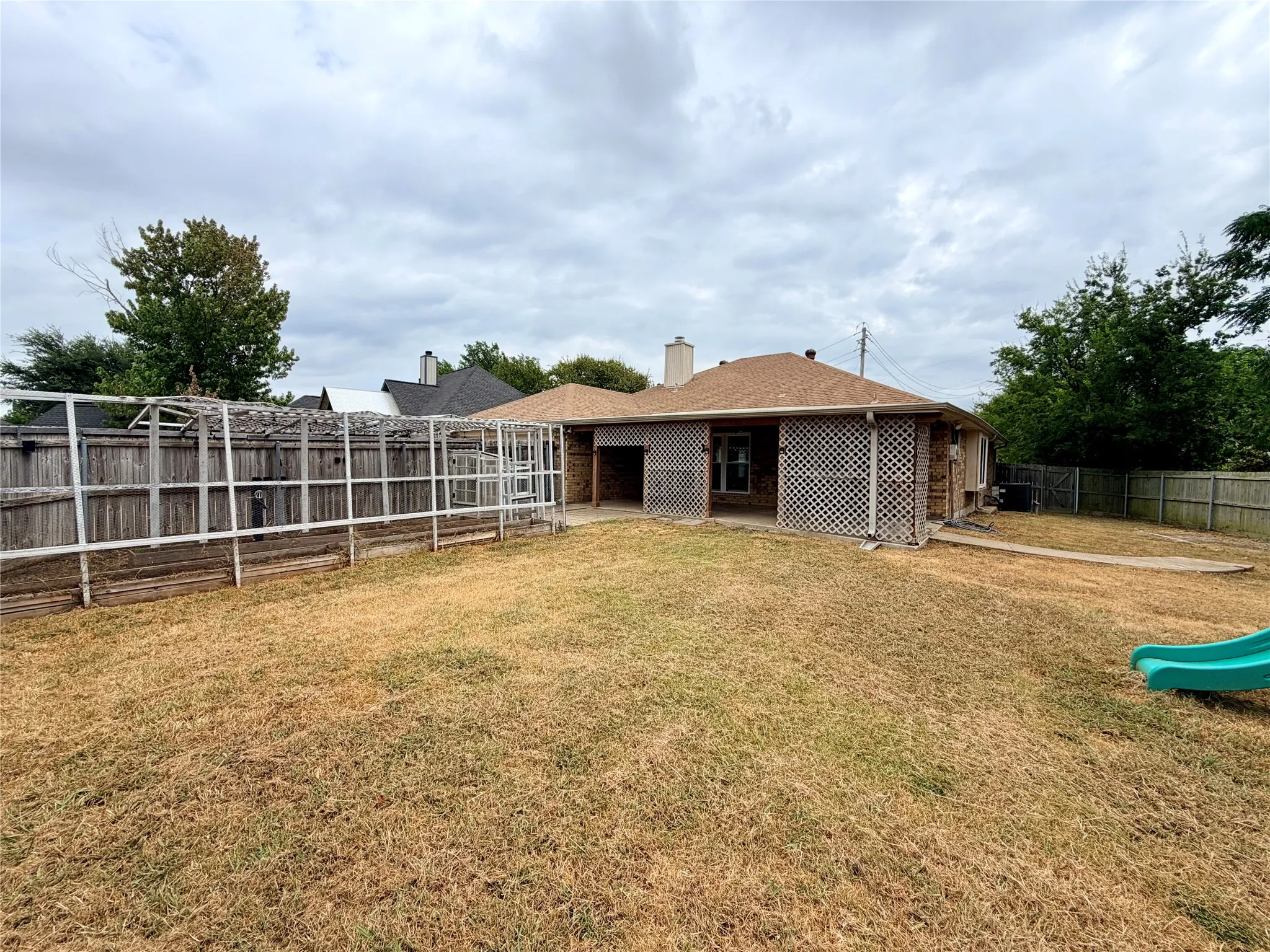 Single Family Residence For Sale in Dallas County , 7102 Lyons Road, Garland, Texas 75043, 3 Bedroom, 2 Bathroom, 2 Garage spaces, 1,660 Sqft, built in 1986, mls#21370626, Real Estate Agent in Garland, Homes For Sale in Dallas county, Homes For Sale in Garland, Realtor in Garland Texas, Real Estate Brokerage Independent Realty Texas, Luminita Cordes Realtor