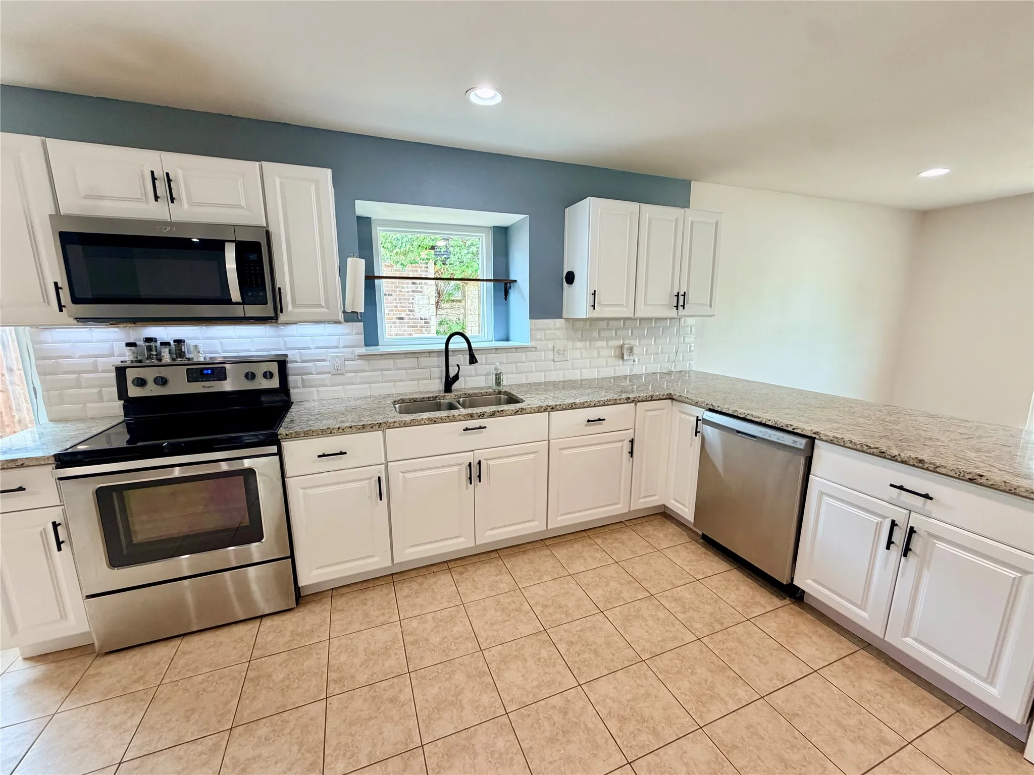 Single Family Residence For Sale in Dallas County , 7102 Lyons Road, Garland, Texas 75043, 3 Bedroom, 2 Bathroom, 2 Garage spaces, 1,660 Sqft, built in 1986, mls#21370626, Real Estate Agent in Garland, Homes For Sale in Dallas county, Homes For Sale in Garland, Realtor in Garland Texas, Real Estate Brokerage Independent Realty Texas, Luminita Cordes Realtor