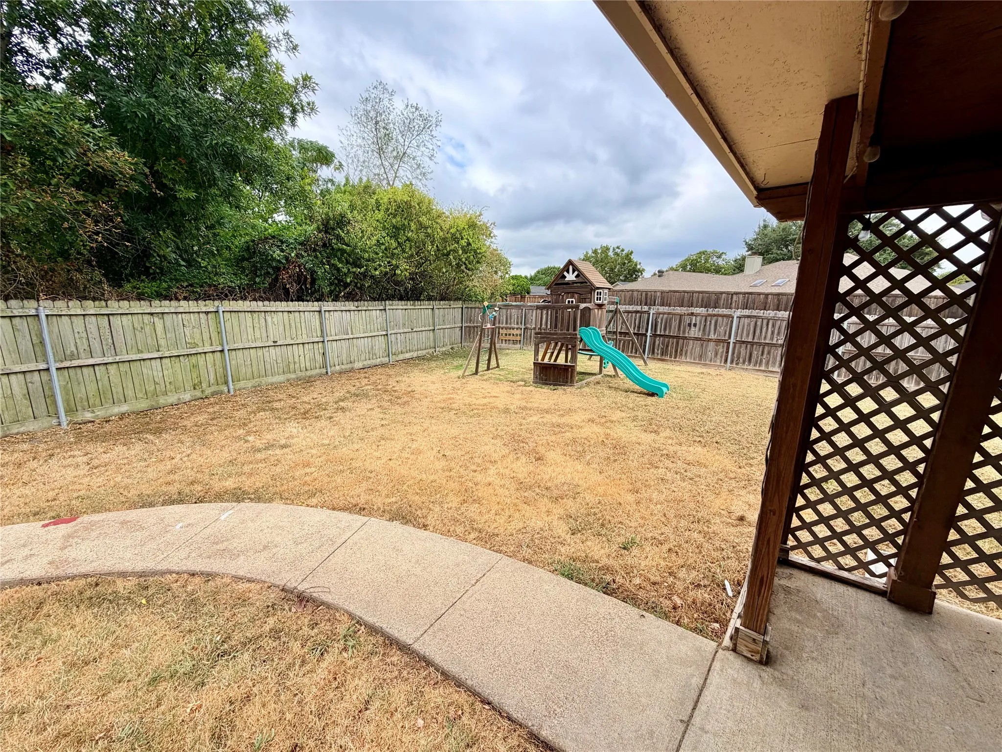 Single Family Residence For Sale in Dallas County , 7102 Lyons Road, Garland, Texas 75043, 3 Bedroom, 2 Bathroom, 2 Garage spaces, 1,660 Sqft, built in 1986, mls#21370626, Real Estate Agent in Garland, Homes For Sale in Dallas county, Homes For Sale in Garland, Realtor in Garland Texas, Real Estate Brokerage Independent Realty Texas, Luminita Cordes Realtor