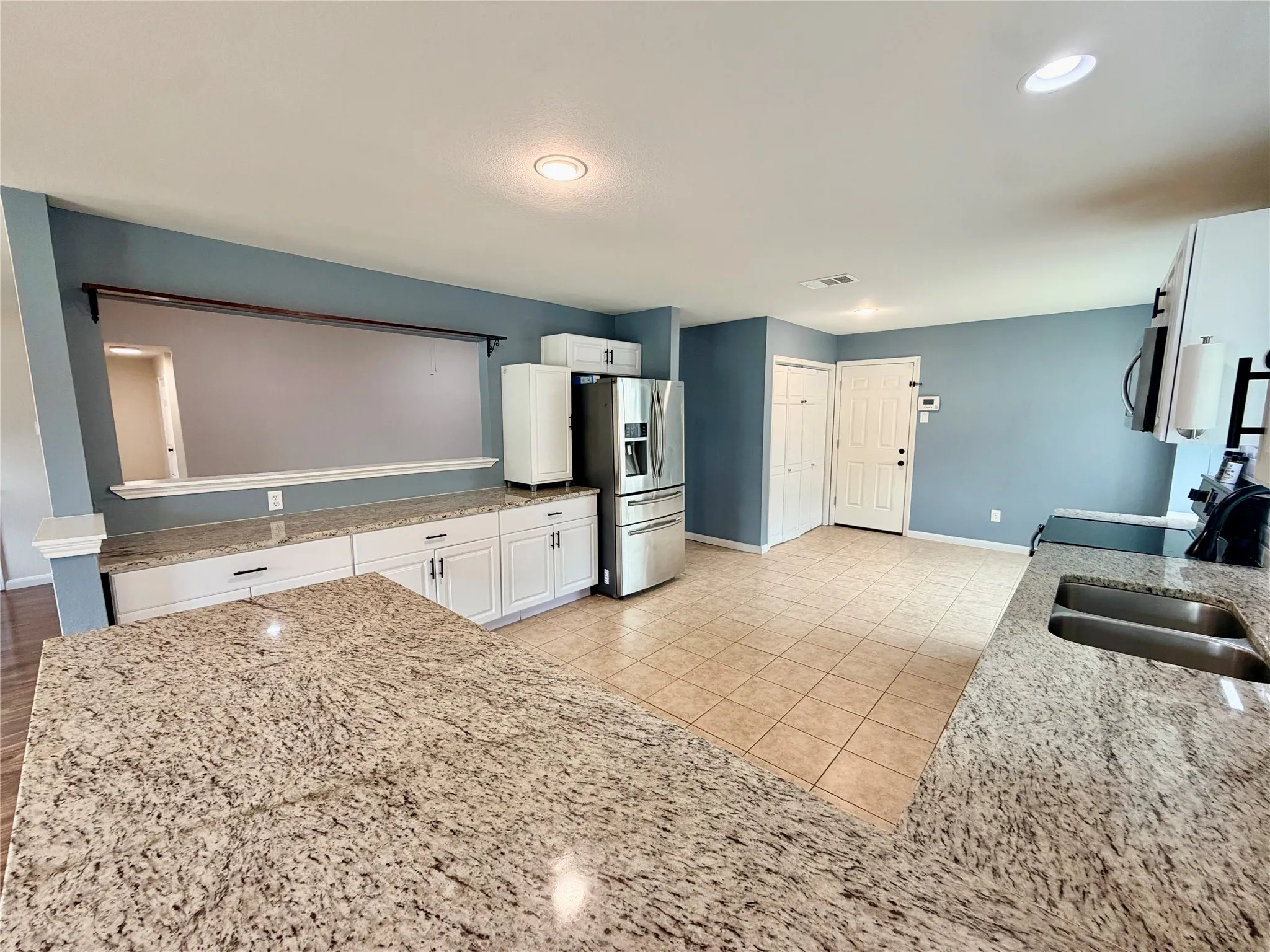 Single Family Residence For Sale in Dallas County , 7102 Lyons Road, Garland, Texas 75043, 3 Bedroom, 2 Bathroom, 2 Garage spaces, 1,660 Sqft, built in 1986, mls#21370626, Real Estate Agent in Garland, Homes For Sale in Dallas county, Homes For Sale in Garland, Realtor in Garland Texas, Real Estate Brokerage Independent Realty Texas, Luminita Cordes Realtor