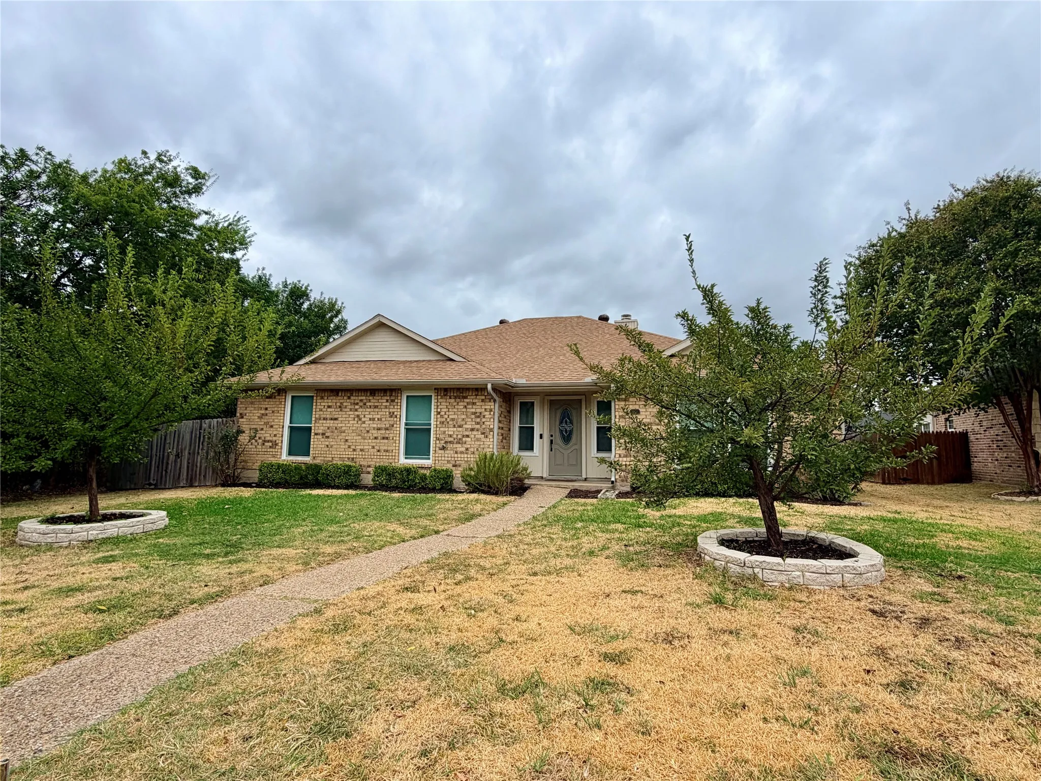 Single Family Residence For Sale in Dallas County , 7102 Lyons Road, Garland, Texas 75043, 3 Bedroom, 2 Bathroom, 2 Garage spaces, 1,660 Sqft, built in 1986, mls#21370626, Real Estate Agent in Garland, Homes For Sale in Dallas county, Homes For Sale in Garland, Realtor in Garland Texas, Real Estate Brokerage Independent Realty Texas, Luminita Cordes Realtor