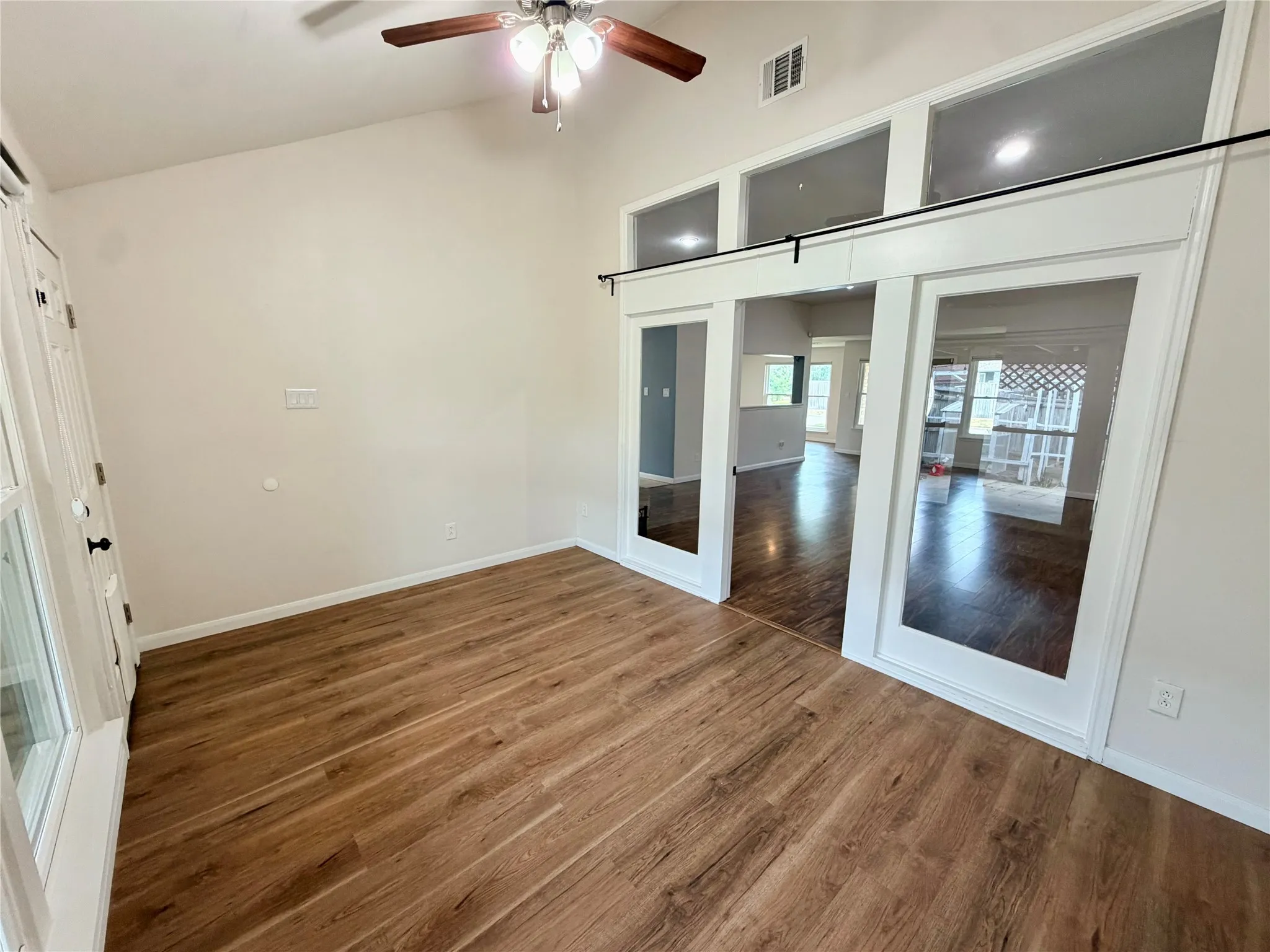 Single Family Residence For Sale in Dallas County , 7102 Lyons Road, Garland, Texas 75043, 3 Bedroom, 2 Bathroom, 2 Garage spaces, 1,660 Sqft, built in 1986, mls#21370626, Real Estate Agent in Garland, Homes For Sale in Dallas county, Homes For Sale in Garland, Realtor in Garland Texas, Real Estate Brokerage Independent Realty Texas, Luminita Cordes Realtor