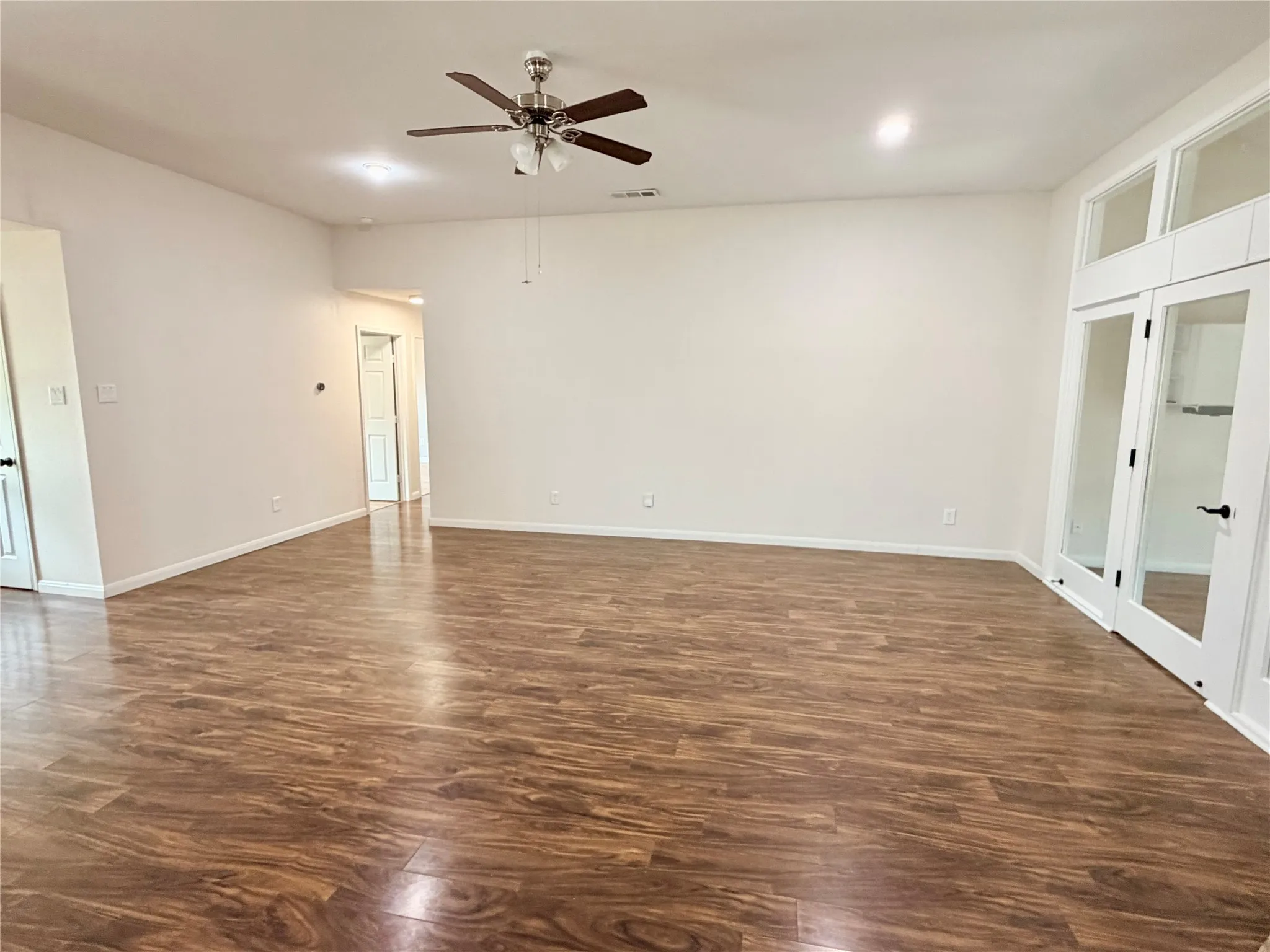 Single Family Residence For Sale in Dallas County , 7102 Lyons Road, Garland, Texas 75043, 3 Bedroom, 2 Bathroom, 2 Garage spaces, 1,660 Sqft, built in 1986, mls#21370626, Real Estate Agent in Garland, Homes For Sale in Dallas county, Homes For Sale in Garland, Realtor in Garland Texas, Real Estate Brokerage Independent Realty Texas, Luminita Cordes Realtor