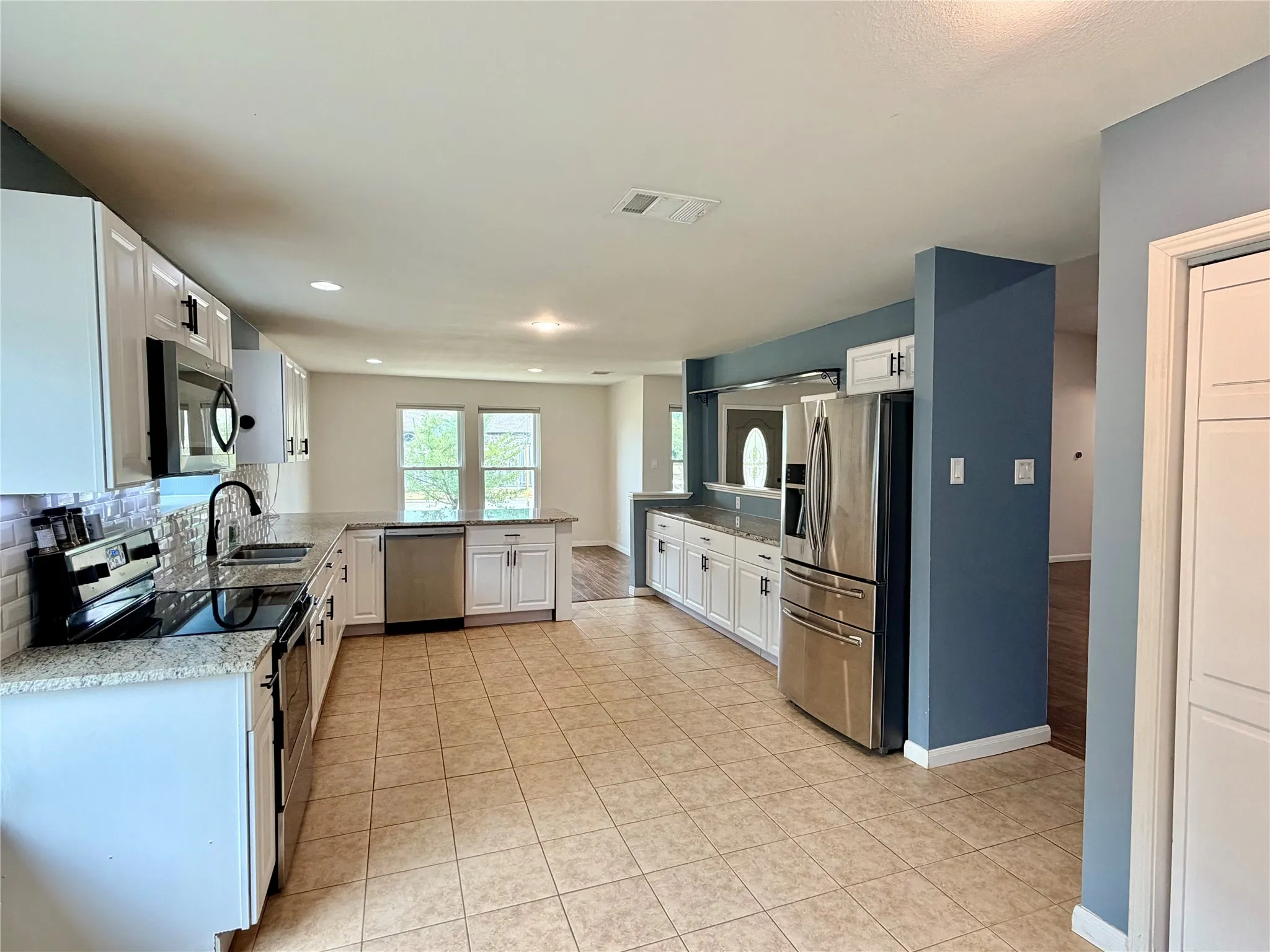 Single Family Residence For Sale in Dallas County , 7102 Lyons Road, Garland, Texas 75043, 3 Bedroom, 2 Bathroom, 2 Garage spaces, 1,660 Sqft, built in 1986, mls#21370626, Real Estate Agent in Garland, Homes For Sale in Dallas county, Homes For Sale in Garland, Realtor in Garland Texas, Real Estate Brokerage Independent Realty Texas, Luminita Cordes Realtor