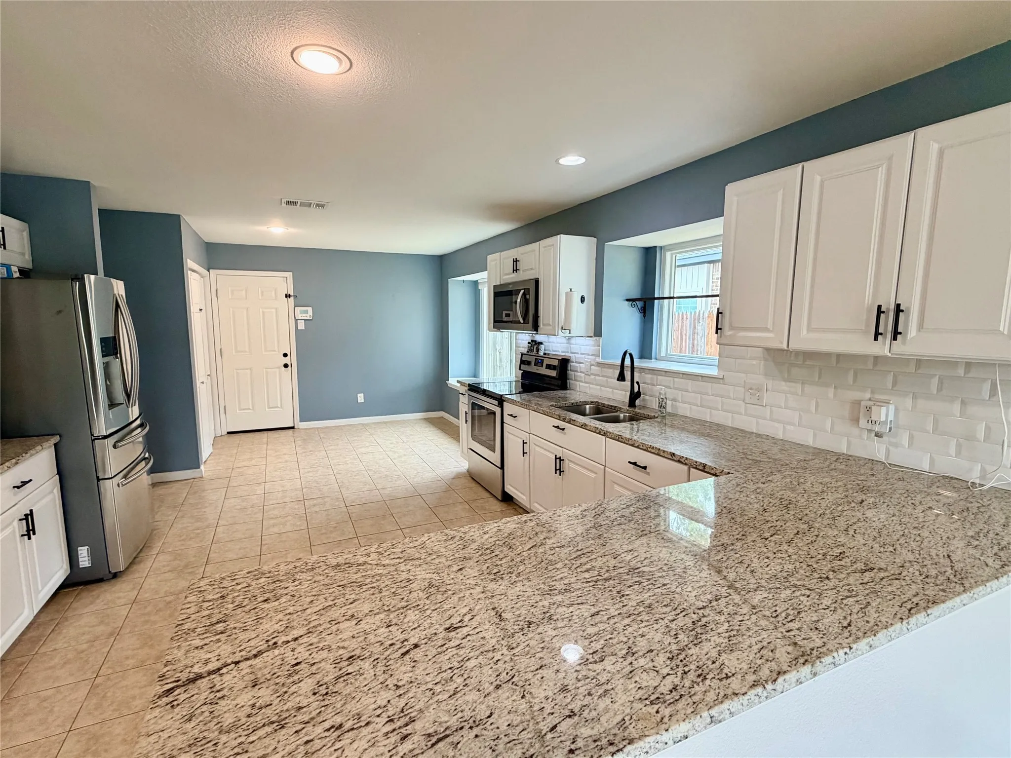 Single Family Residence For Sale in Dallas County , 7102 Lyons Road, Garland, Texas 75043, 3 Bedroom, 2 Bathroom, 2 Garage spaces, 1,660 Sqft, built in 1986, mls#21370626, Real Estate Agent in Garland, Homes For Sale in Dallas county, Homes For Sale in Garland, Realtor in Garland Texas, Real Estate Brokerage Independent Realty Texas, Luminita Cordes Realtor