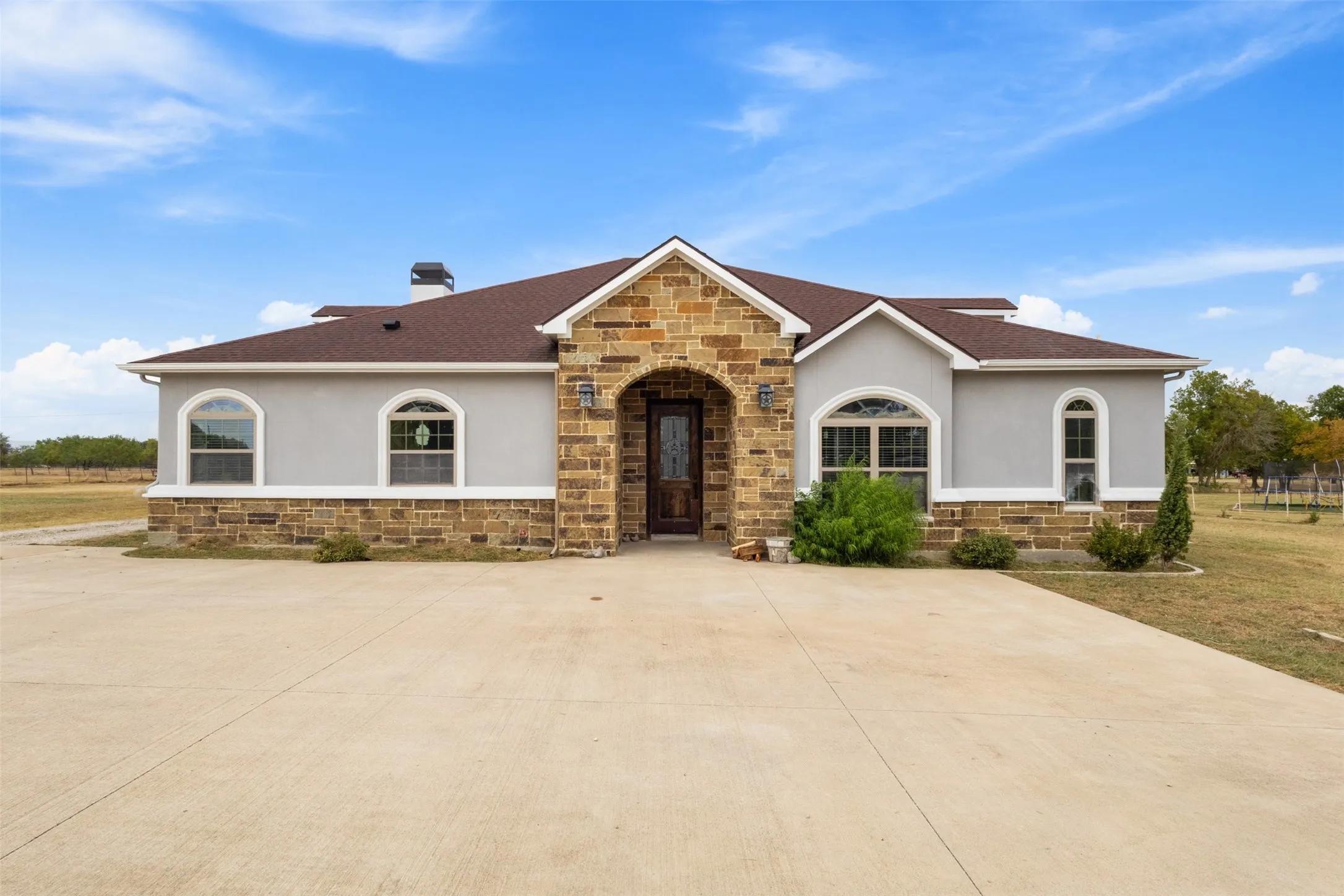 Single Family Residence For Sale in Kaufman County , 7719 County Road 272, Terrell, Texas 75160, 5 Bedroom, 3 Bathroom, Garage spaces, 2,882 Sqft, built in 2016, mls#21371650, Real Estate Agent in Terrell, Homes For Sale in Kaufman county, Homes For Sale in Terrell, Realtor in Terrell Texas, Real Estate Brokerage Independent Realty Texas, Luminita Cordes Realtor