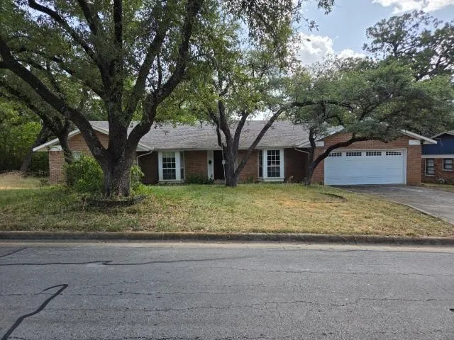 Single Family Residence For Sale in Tarrant County , 5728 Rockhill Road, Fort Worth, Texas 76112, 3 Bedroom, 2 Bathroom, 2 Garage spaces, 1,720 Sqft, built in 1958, mls#21378113, Real Estate Agent in Fort Worth, Homes For Sale in Tarrant county, Homes For Sale in Fort Worth, Realtor in Fort Worth Texas, Real Estate Brokerage Independent Realty Texas, Luminita Cordes Realtor