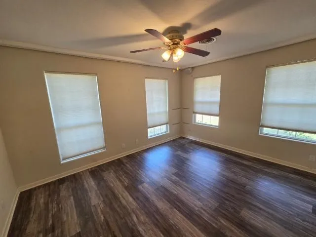 Single Family Residence For Sale in Tarrant County , 5728 Rockhill Road, Fort Worth, Texas 76112, 3 Bedroom, 2 Bathroom, 2 Garage spaces, 1,720 Sqft, built in 1958, mls#21378113, Real Estate Agent in Fort Worth, Homes For Sale in Tarrant county, Homes For Sale in Fort Worth, Realtor in Fort Worth Texas, Real Estate Brokerage Independent Realty Texas, Luminita Cordes Realtor