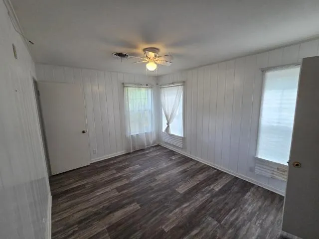Single Family Residence For Sale in Tarrant County , 5728 Rockhill Road, Fort Worth, Texas 76112, 3 Bedroom, 2 Bathroom, 2 Garage spaces, 1,720 Sqft, built in 1958, mls#21378113, Real Estate Agent in Fort Worth, Homes For Sale in Tarrant county, Homes For Sale in Fort Worth, Realtor in Fort Worth Texas, Real Estate Brokerage Independent Realty Texas, Luminita Cordes Realtor