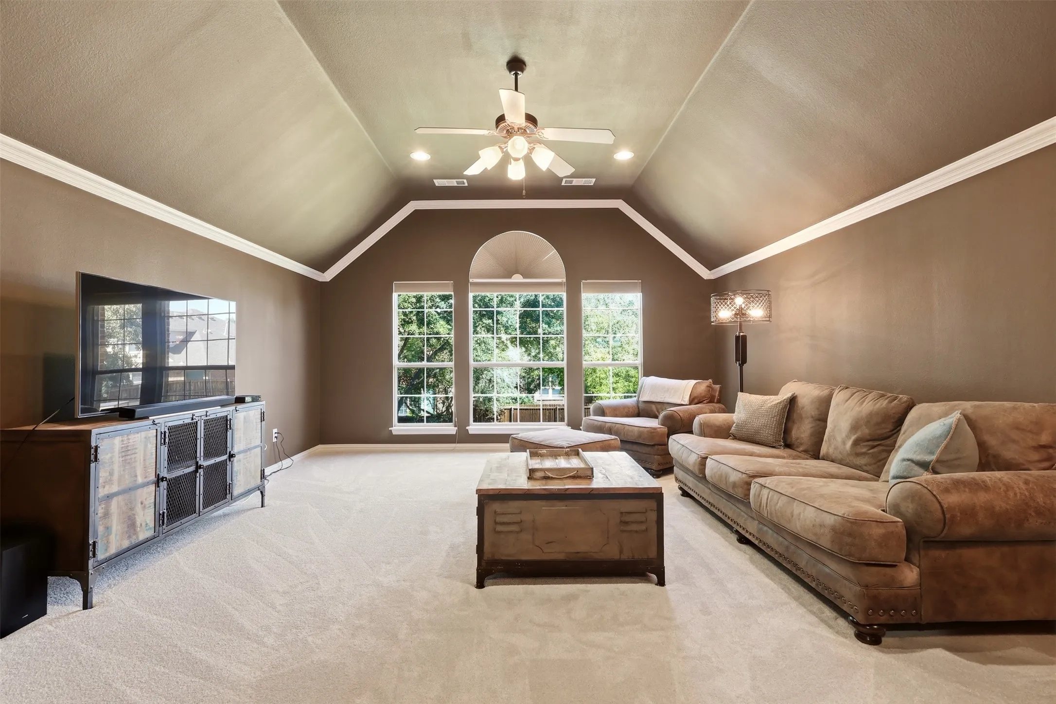 Single Family Residence For Sale in Denton County , 4508 Cassandra Drive, Flower Mound, Texas 75022, 5 Bedroom, 4 Bathroom, 2 Garage spaces, 3,281 Sqft, built in 2003, mls#21373151, Real Estate Agent in Flower Mound, Homes For Sale in Denton county, Homes For Sale in Flower Mound, Realtor in Flower Mound Texas, Real Estate Brokerage Independent Realty Texas, Luminita Cordes Realtor