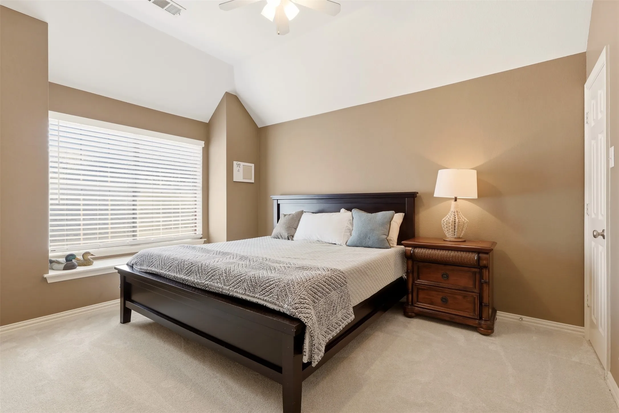 Single Family Residence For Sale in Denton County , 4508 Cassandra Drive, Flower Mound, Texas 75022, 5 Bedroom, 4 Bathroom, 2 Garage spaces, 3,281 Sqft, built in 2003, mls#21373151, Real Estate Agent in Flower Mound, Homes For Sale in Denton county, Homes For Sale in Flower Mound, Realtor in Flower Mound Texas, Real Estate Brokerage Independent Realty Texas, Luminita Cordes Realtor