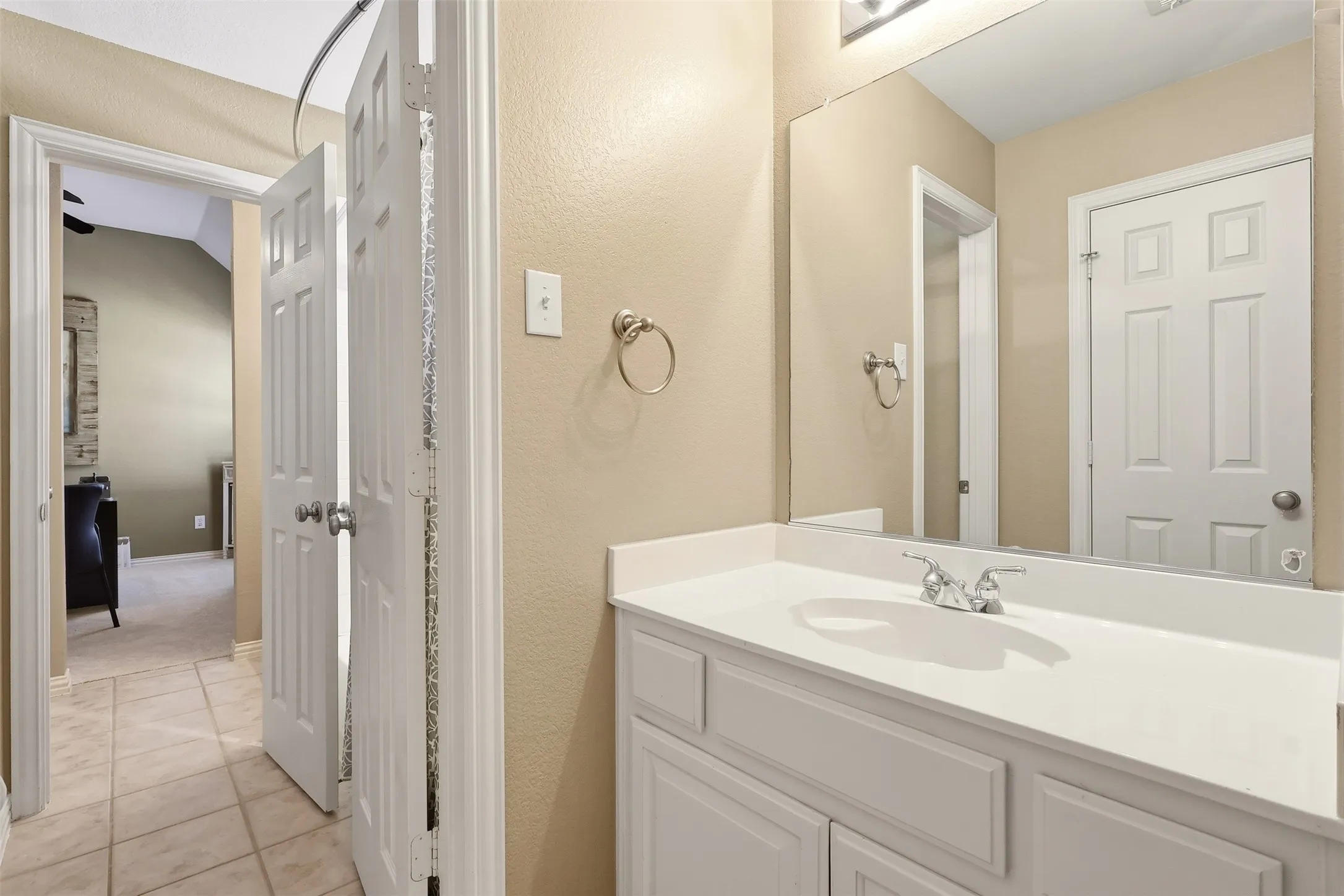 Single Family Residence For Sale in Denton County , 4508 Cassandra Drive, Flower Mound, Texas 75022, 5 Bedroom, 4 Bathroom, 2 Garage spaces, 3,281 Sqft, built in 2003, mls#21373151, Real Estate Agent in Flower Mound, Homes For Sale in Denton county, Homes For Sale in Flower Mound, Realtor in Flower Mound Texas, Real Estate Brokerage Independent Realty Texas, Luminita Cordes Realtor
